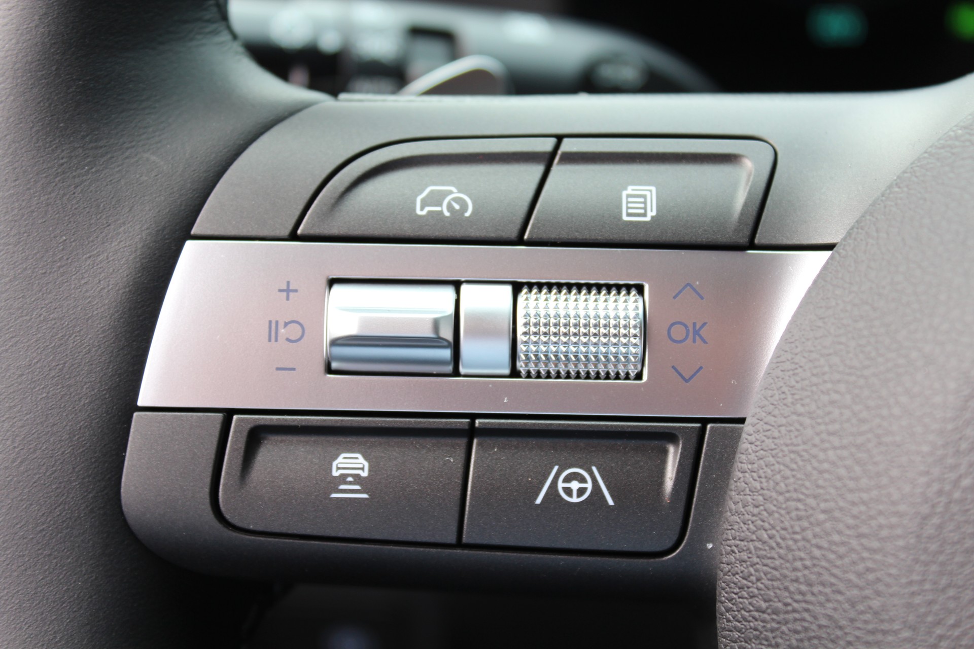 HYUNDAI Kona 1.6 GDi HEV Amplia DCT-image-17