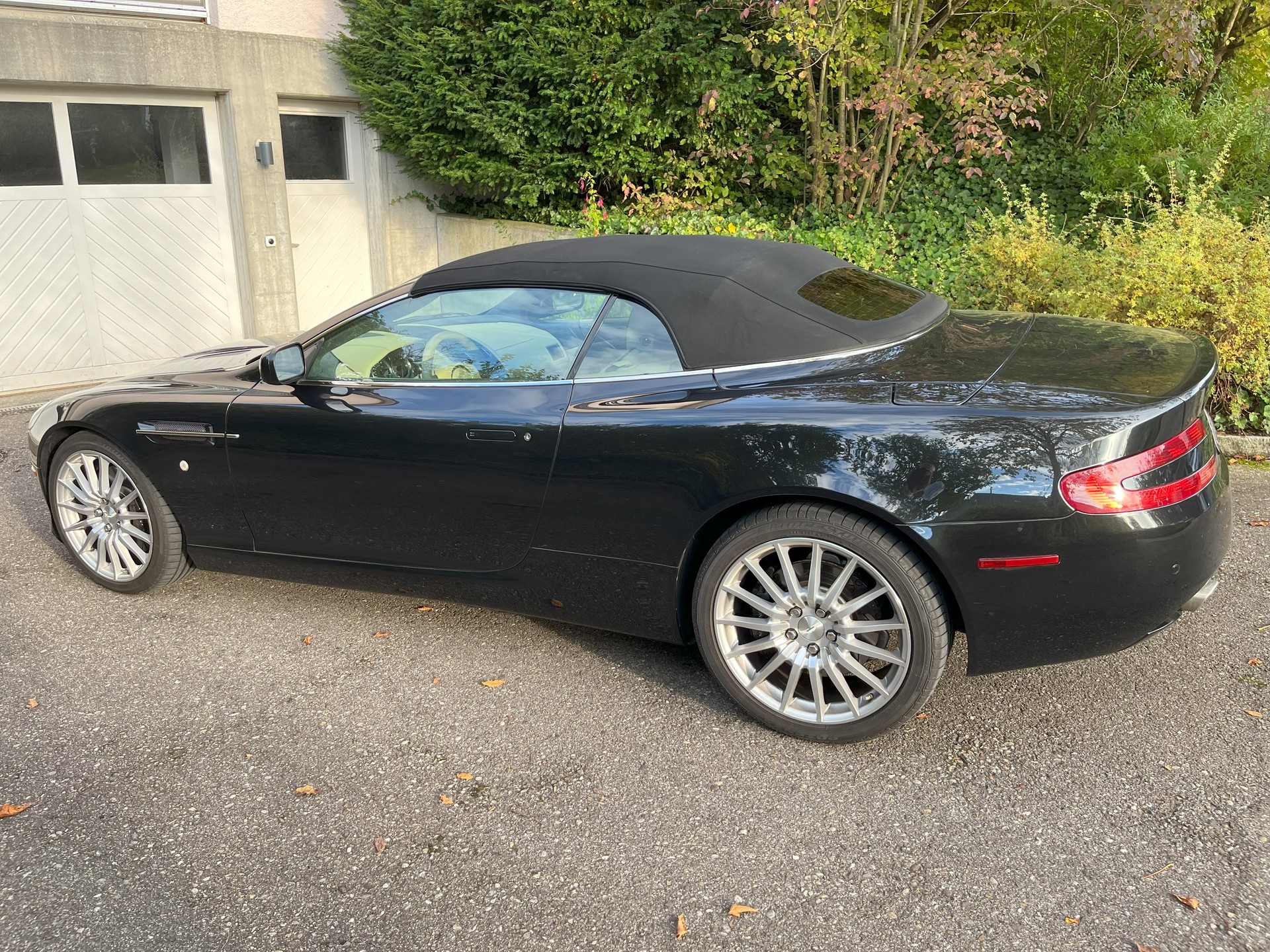 ASTON MARTIN DB9 Volante Touchtronic 2-image-5