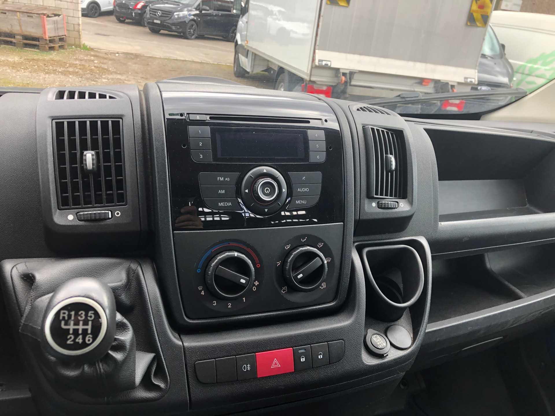 PEUGEOT Boxer 2.2 HDI 335 L2-image-8