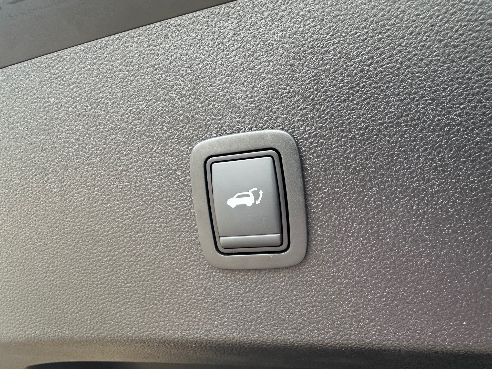 RENAULT R4 E-Tech Comfort Range 52 kWh Iconic-image-11