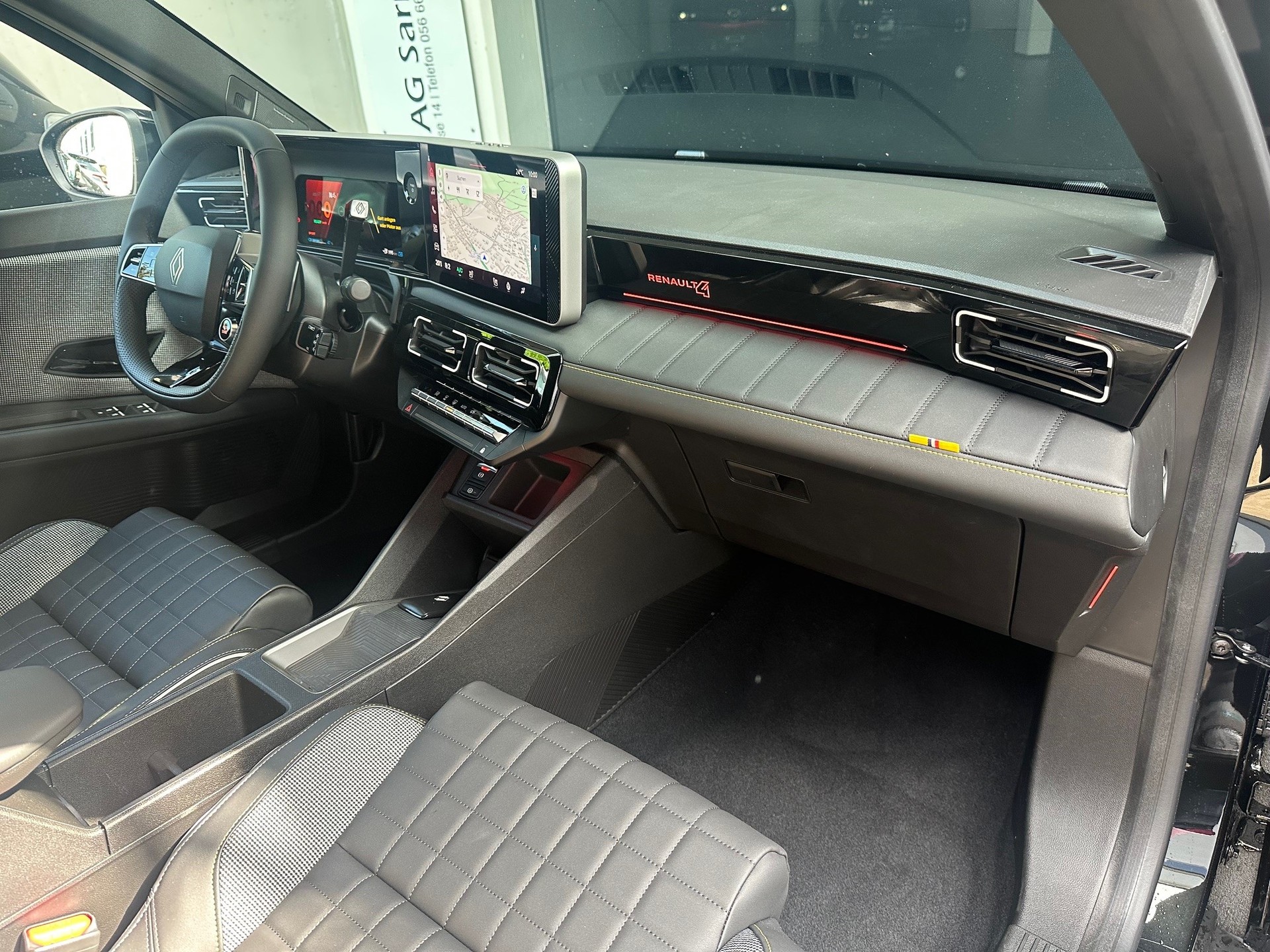 RENAULT R4 E-Tech Comfort Range 52 kWh Iconic-image-5