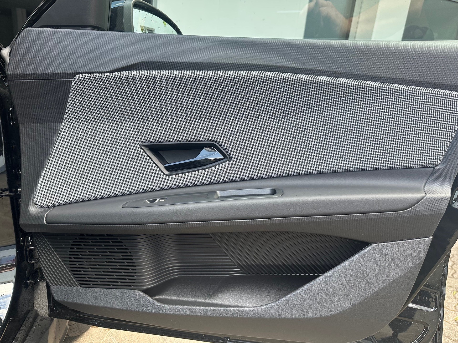 RENAULT R4 E-Tech Comfort Range 52 kWh Iconic-image-8