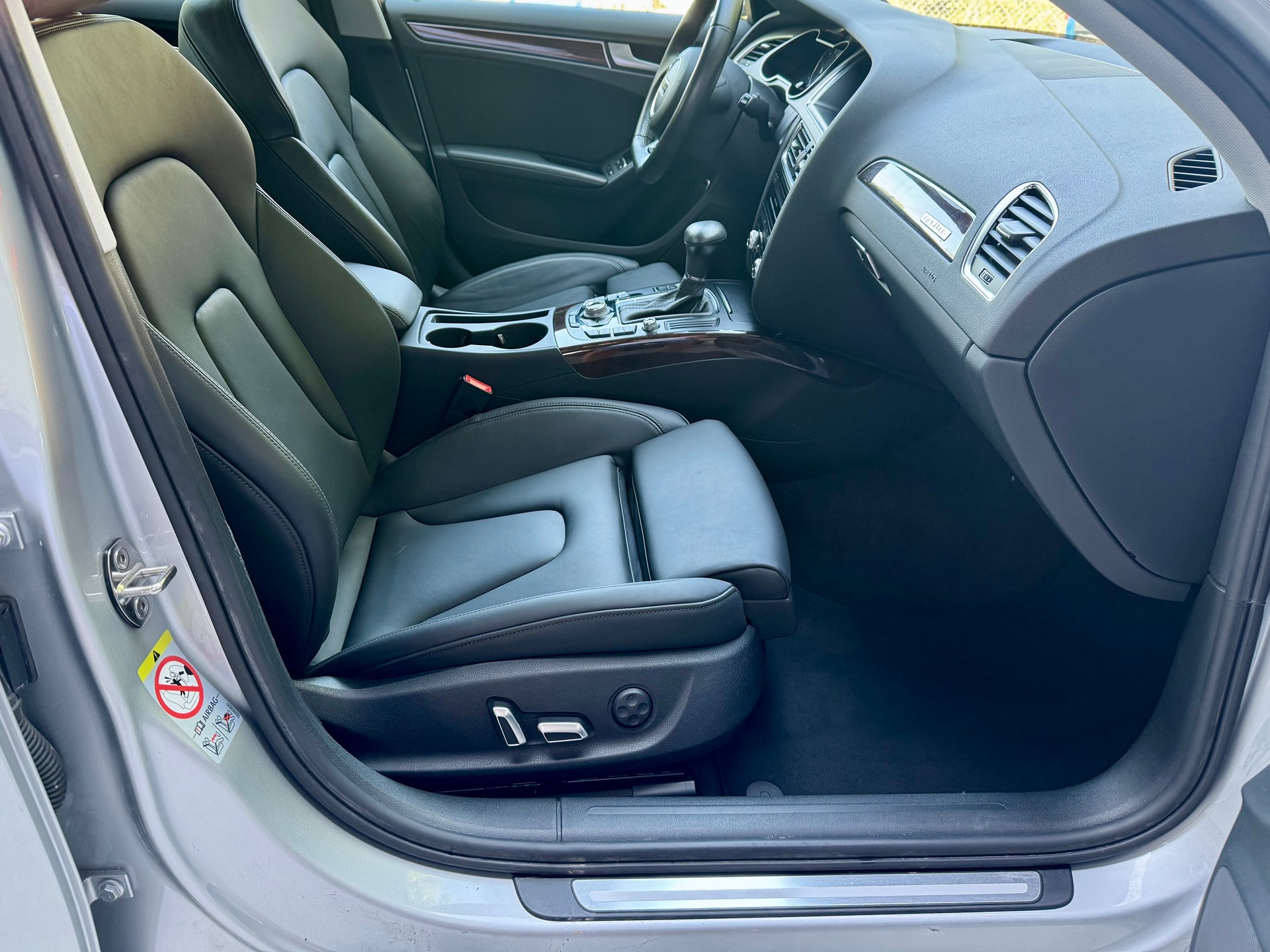 AUDI A4 3.0 TFSI quattro S-tronic - 1.Hand - Sport - 8-fach Alu --image-13