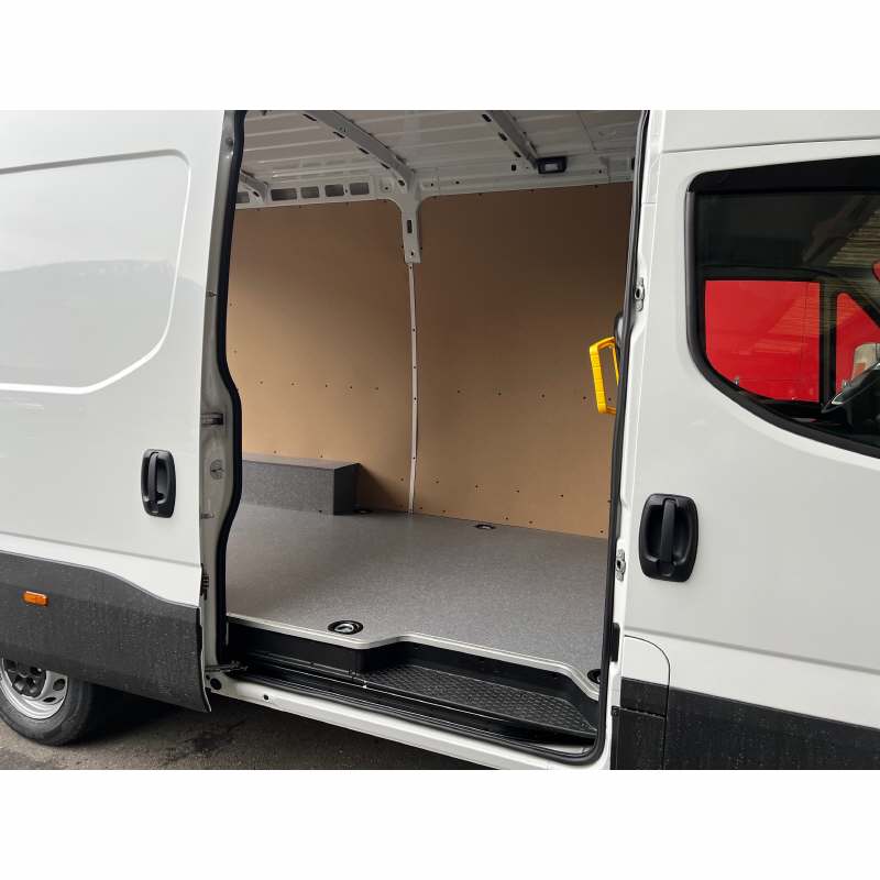 IVECO Daily 35S18HA8V Kaw.3520L H2 3.0 HPI 180-image-11
