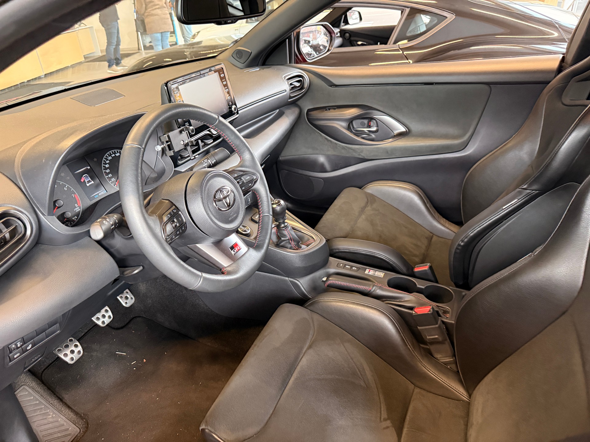 TOYOTA Yaris 1.6 GR Sport-image-4