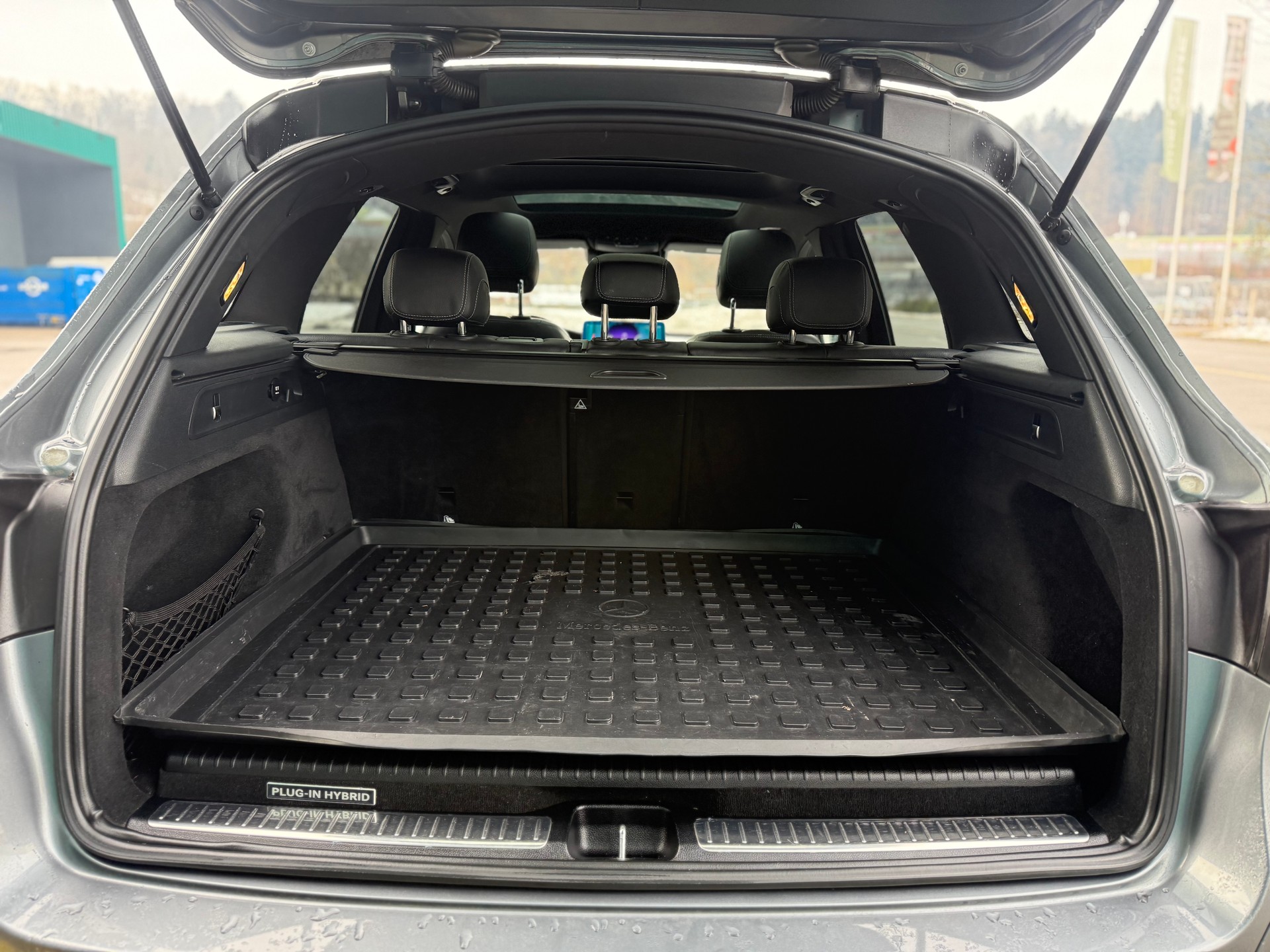MERCEDES-BENZ GLC 350 e AMG Line 4Matic 7G-Tronic-image-14