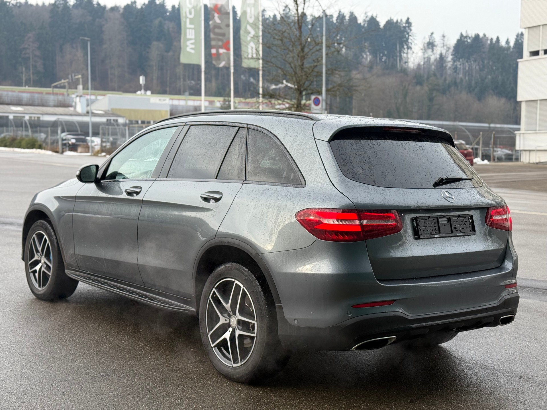 MERCEDES-BENZ GLC 350 e AMG Line 4Matic 7G-Tronic-image-2