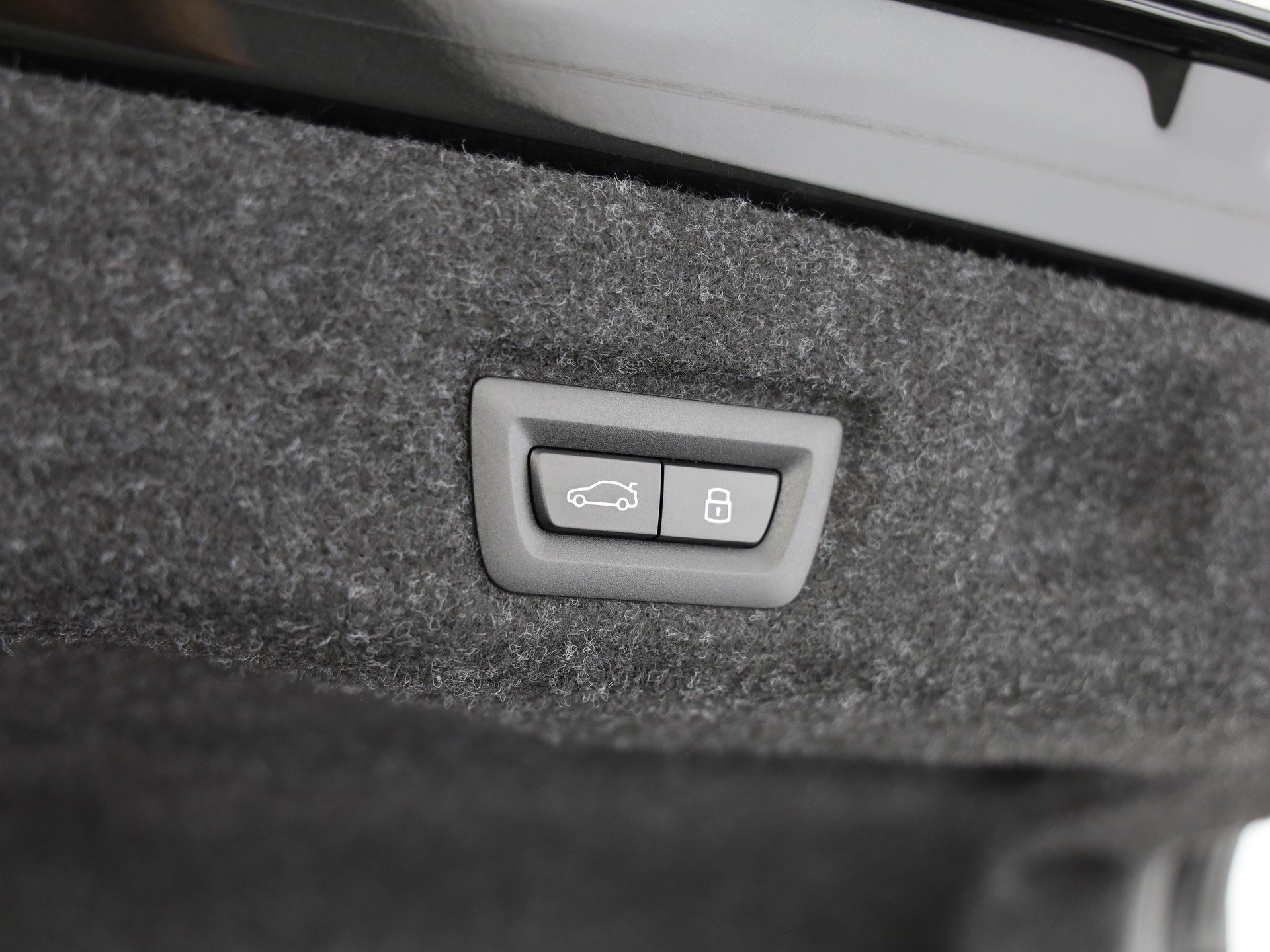 BMW 550e xDrive-image-6