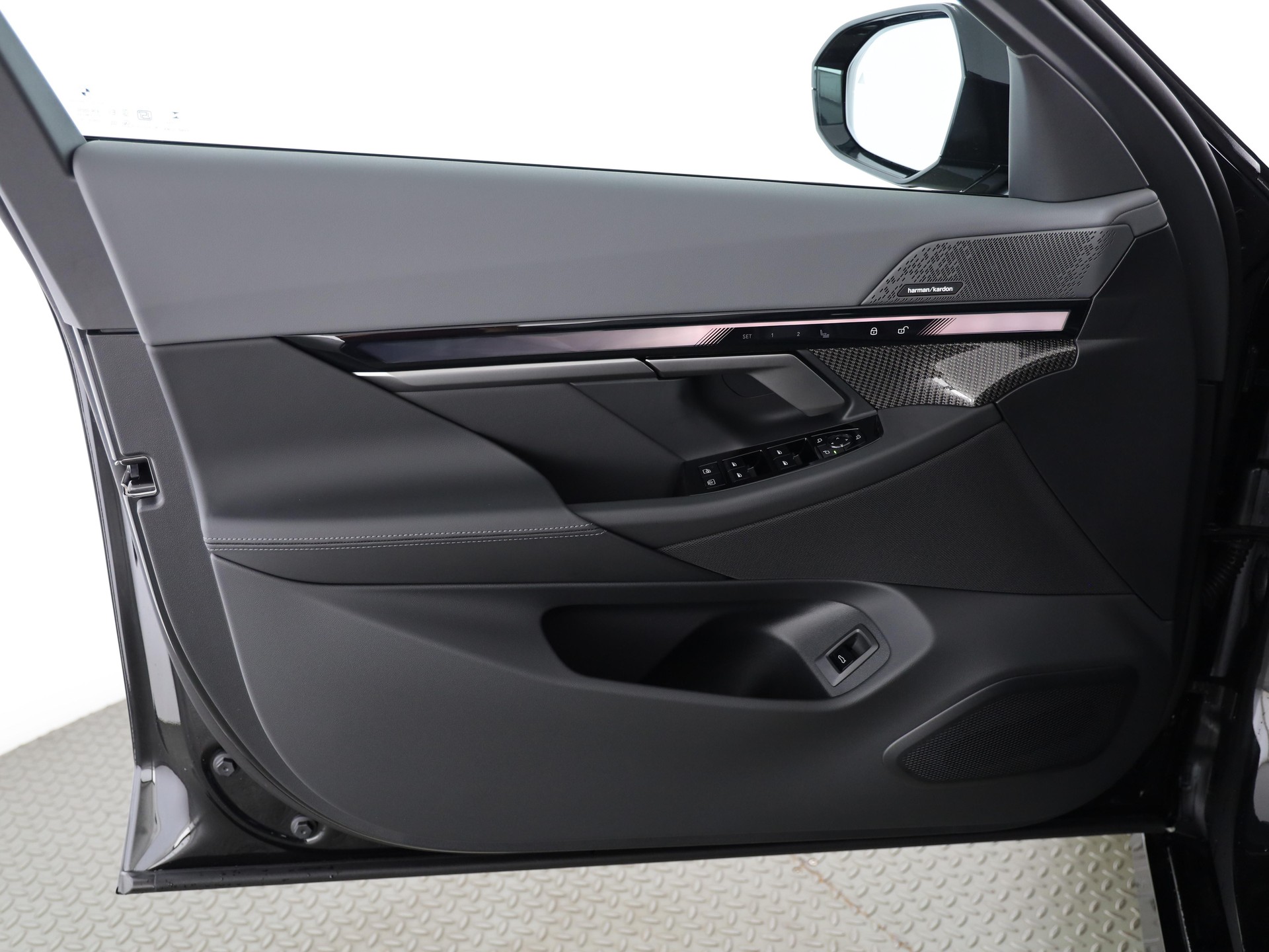 BMW 550e xDrive-image-7