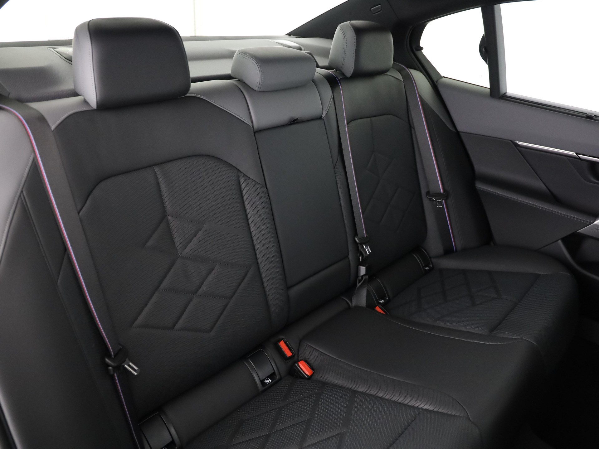 BMW 550e xDrive-image-13