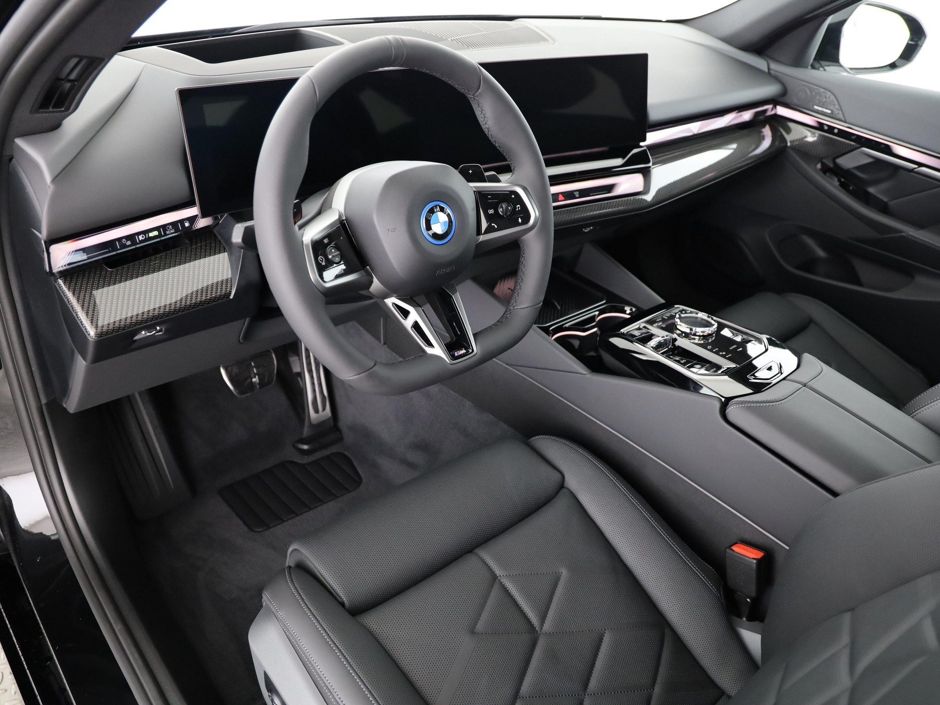 BMW 550e xDrive-image-9