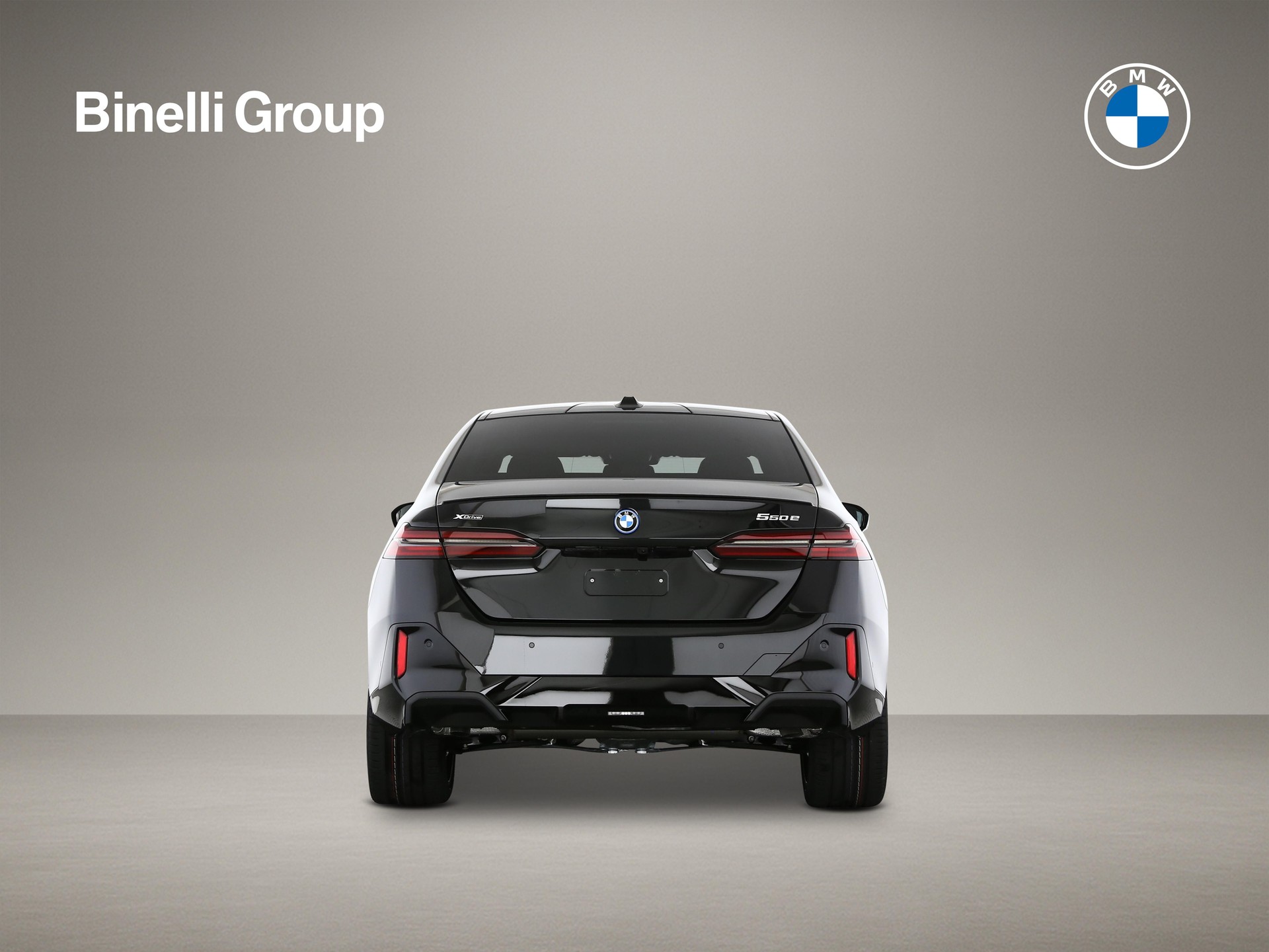 BMW 550e xDrive-showroom-element-3