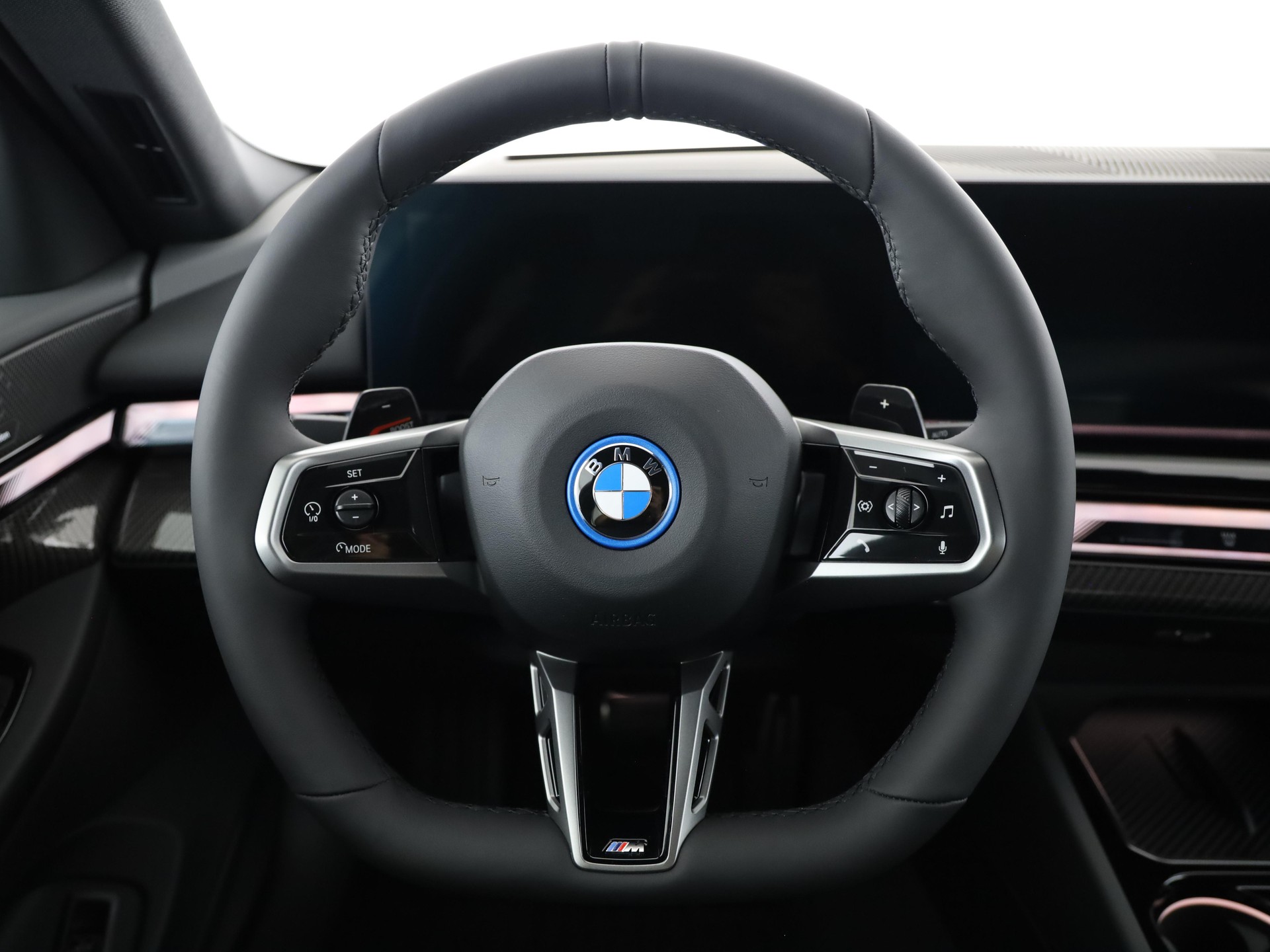 BMW 550e xDrive-image-16
