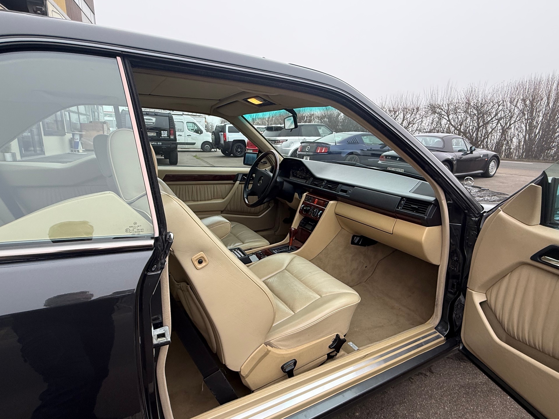 MERCEDES-BENZ 300 CE-image-11