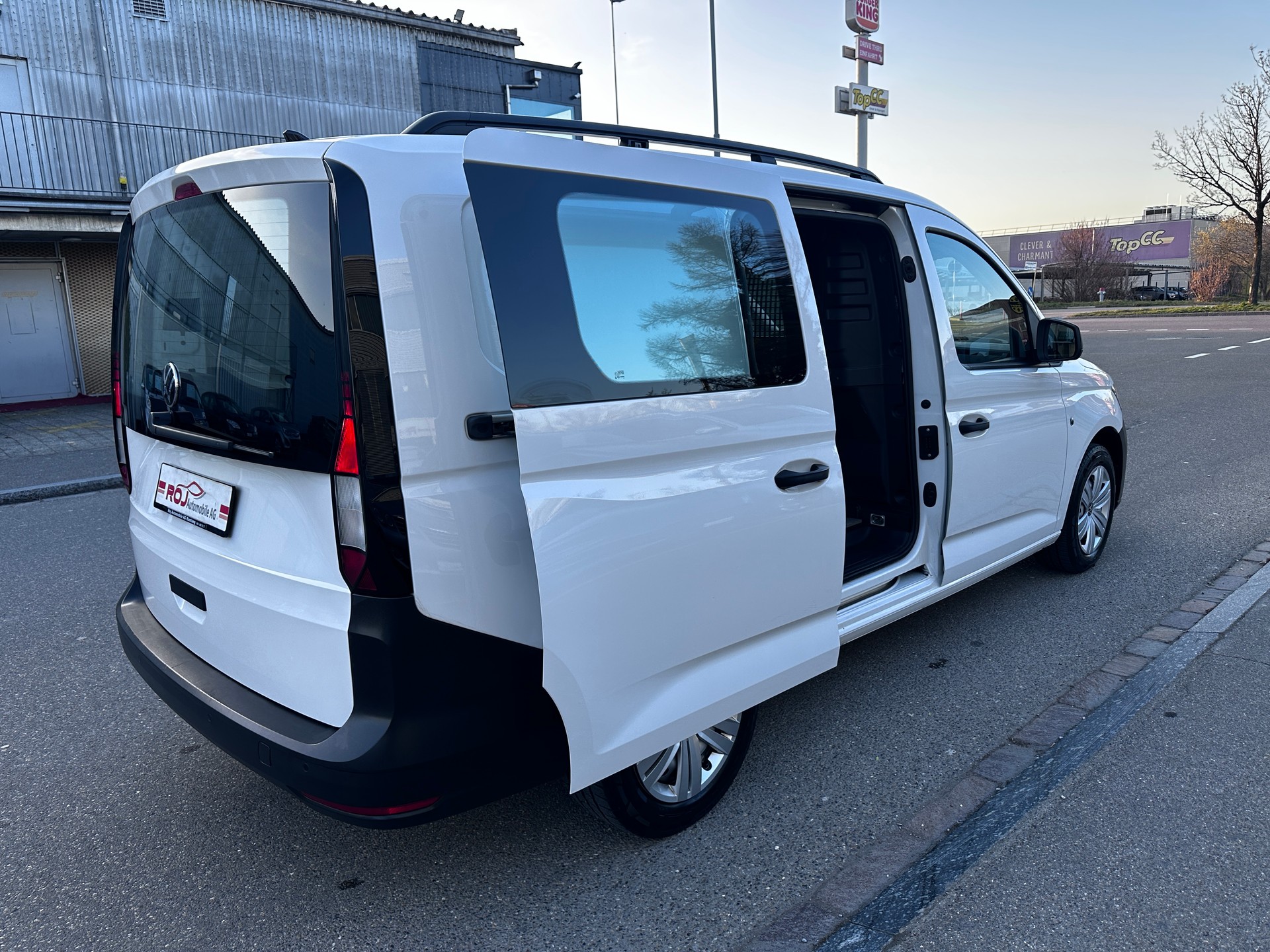 VW Caddy Cargo 2.0TDI Maxi-image-12