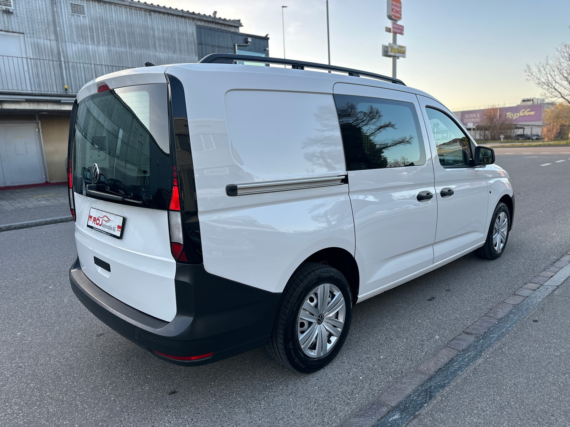 VW Caddy Cargo 2.0TDI Maxi-image-4
