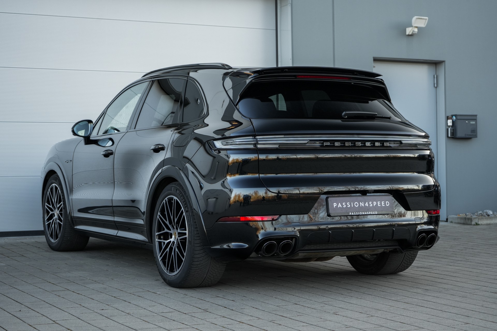 PORSCHE Cayenne Turbo E-Hybrid Tiptronic-image-5