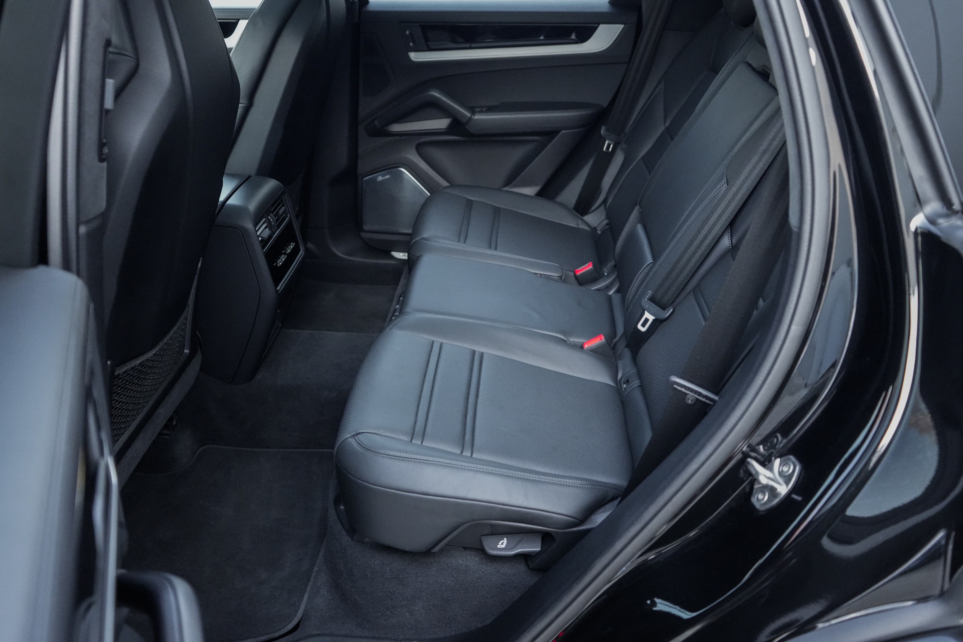 PORSCHE Cayenne Turbo E-Hybrid Tiptronic-image-19