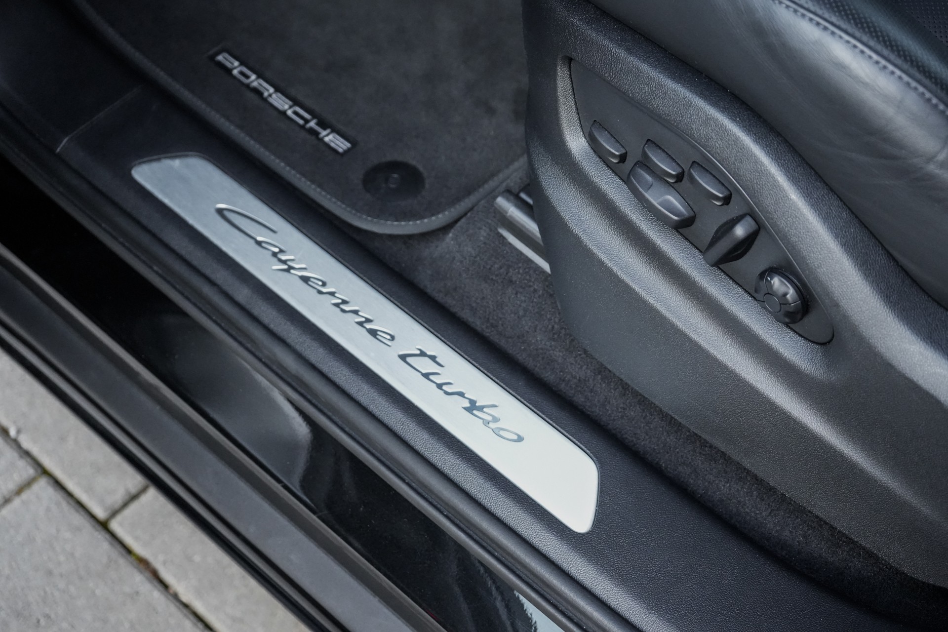 PORSCHE Cayenne Turbo E-Hybrid Tiptronic-image-11