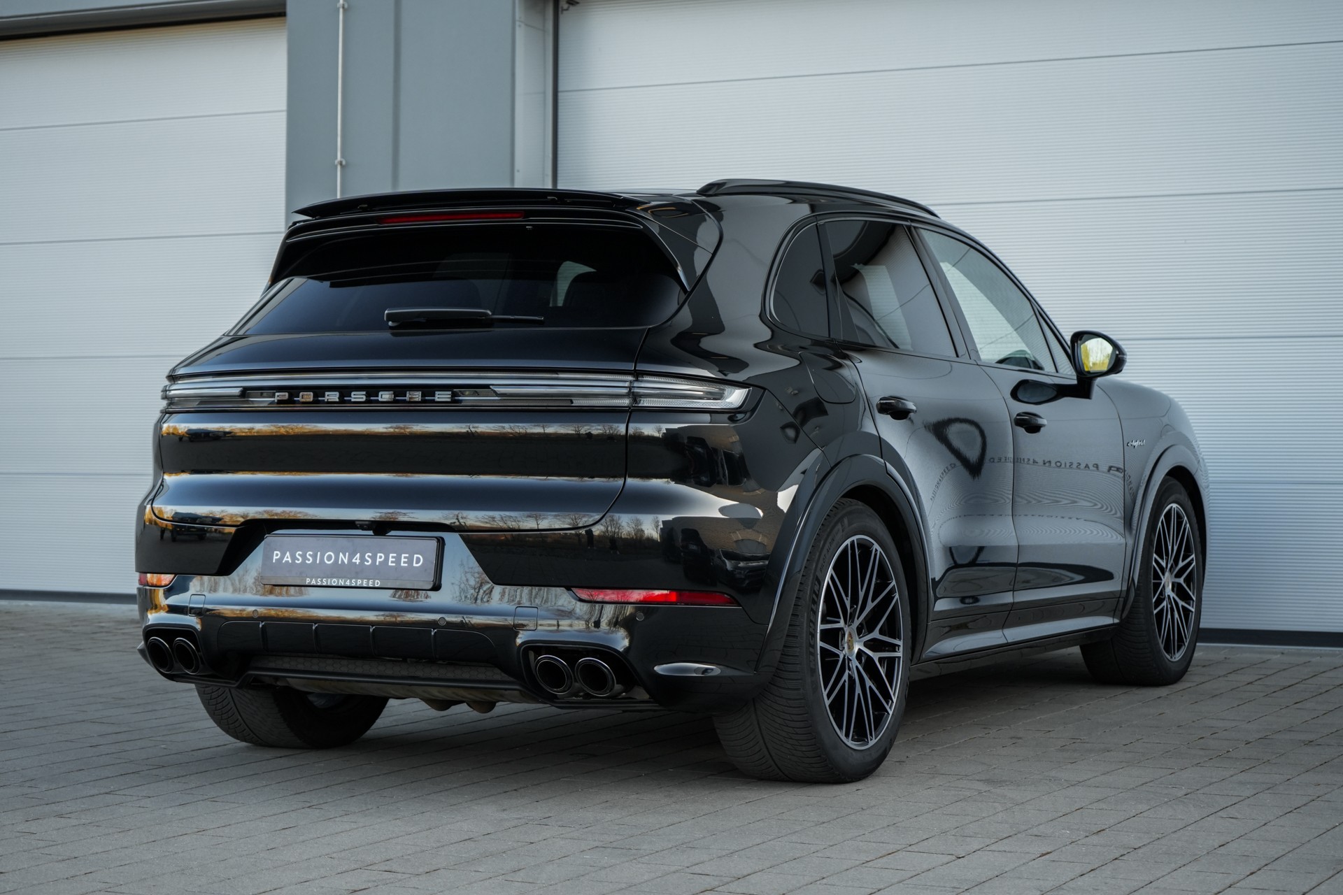 PORSCHE Cayenne Turbo E-Hybrid Tiptronic-image-4
