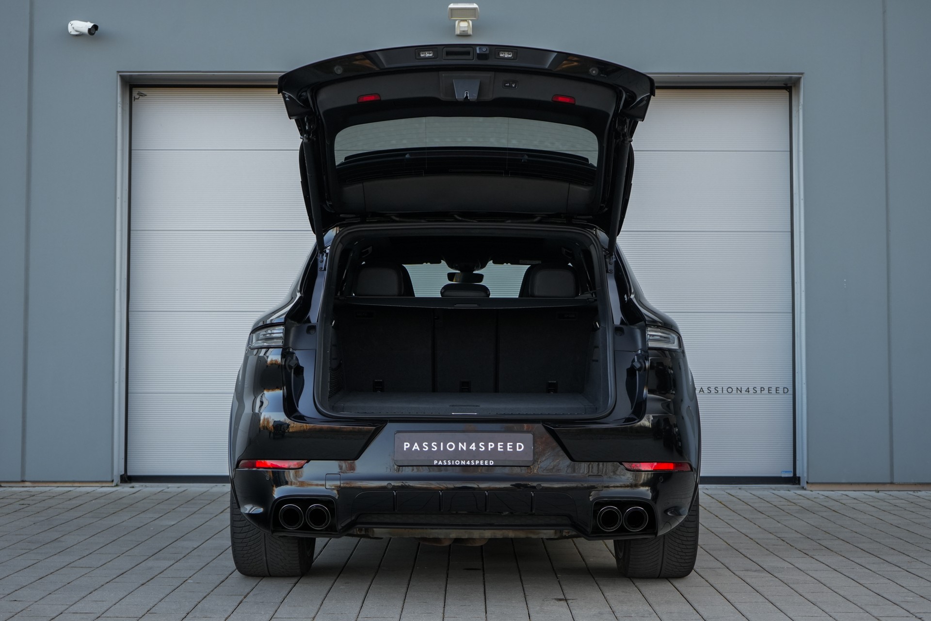 PORSCHE Cayenne Turbo E-Hybrid Tiptronic-image-23