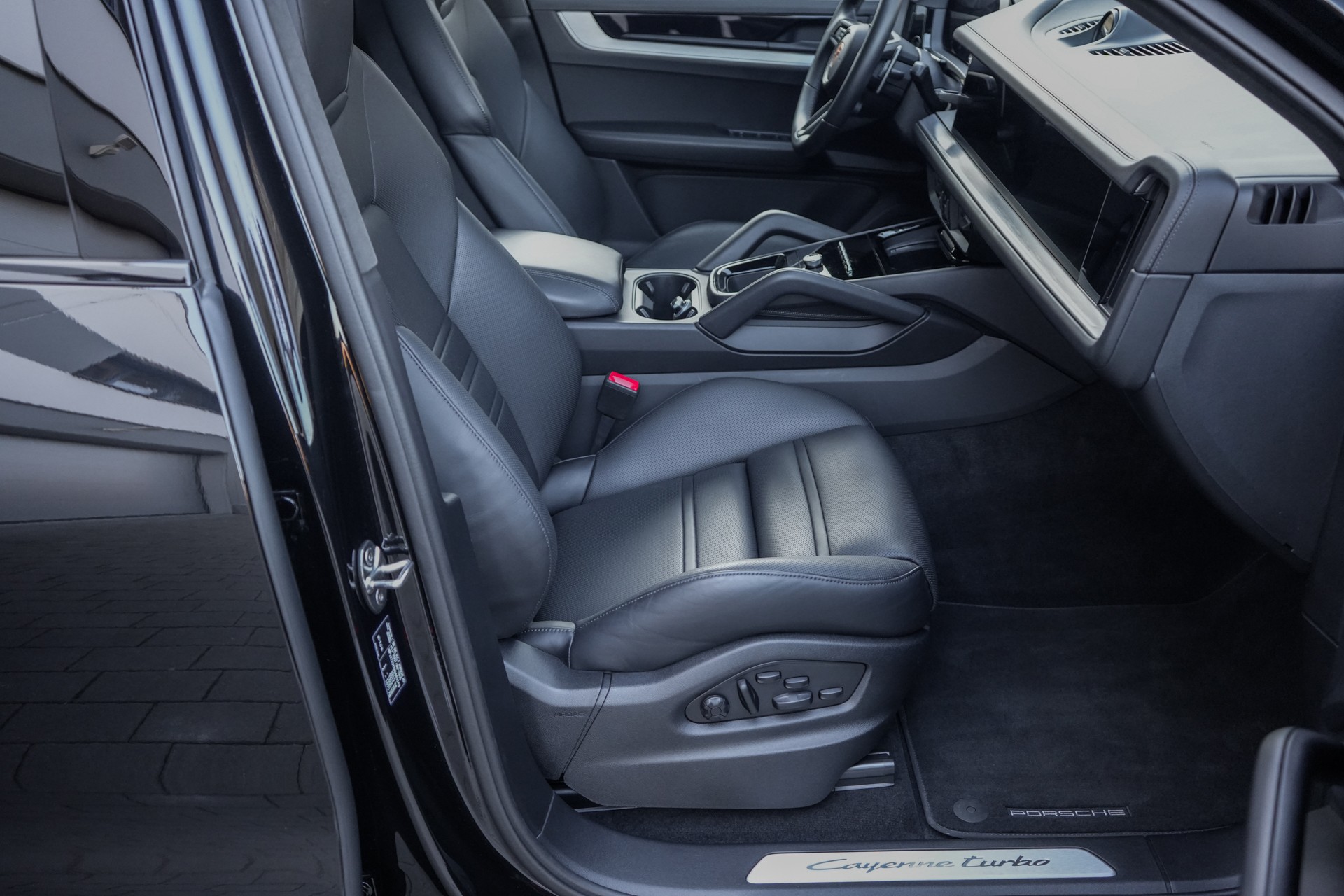 PORSCHE Cayenne Turbo E-Hybrid Tiptronic-image-12
