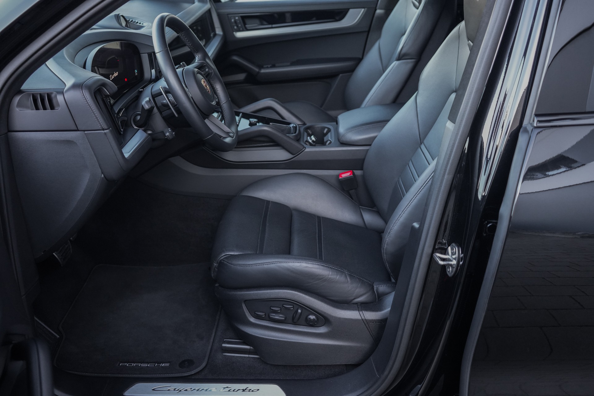 PORSCHE Cayenne Turbo E-Hybrid Tiptronic-image-7