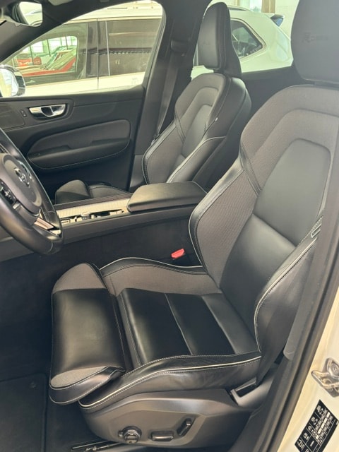 VOLVO XC60 T8 eAWD R-Design Geartronic-image-4