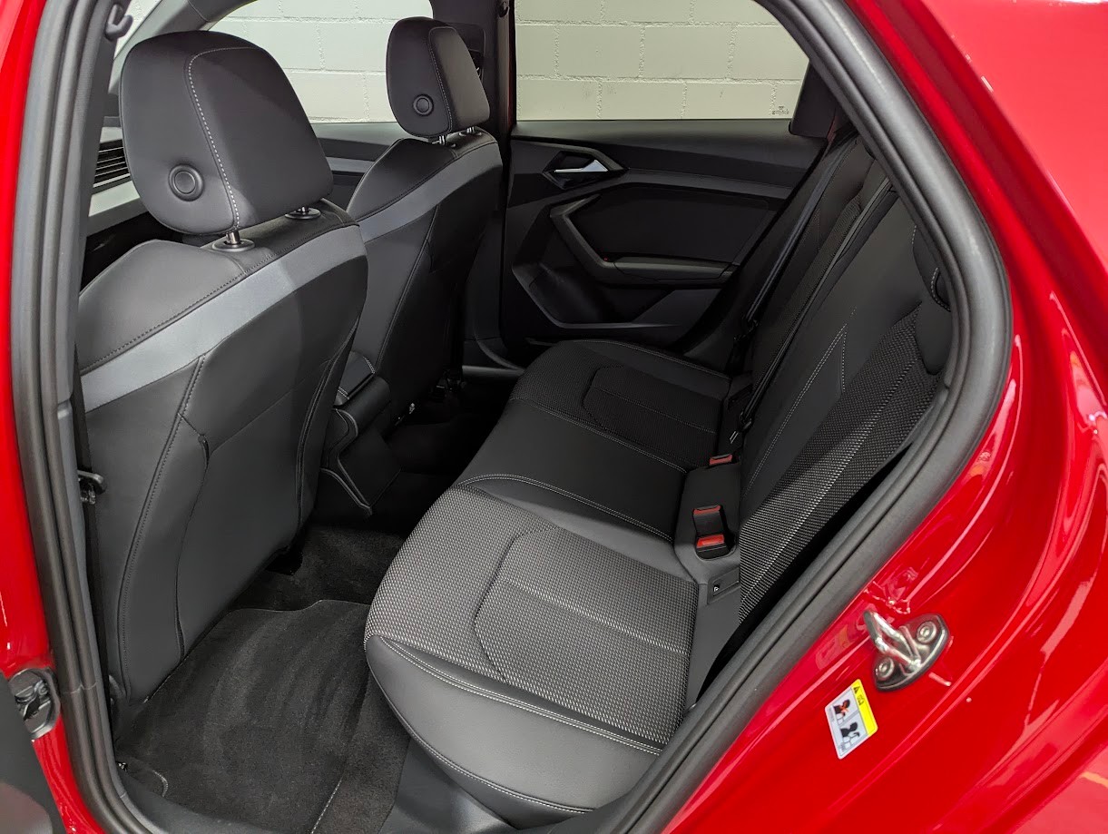 AUDI A1 Sportback 2.0 40 TFSI S Line S-Tronic*5J GAR S-LINE KOMPLETT VOLL-LED DÄMPFER NAVI+ ACC KEYLESS*-image-27