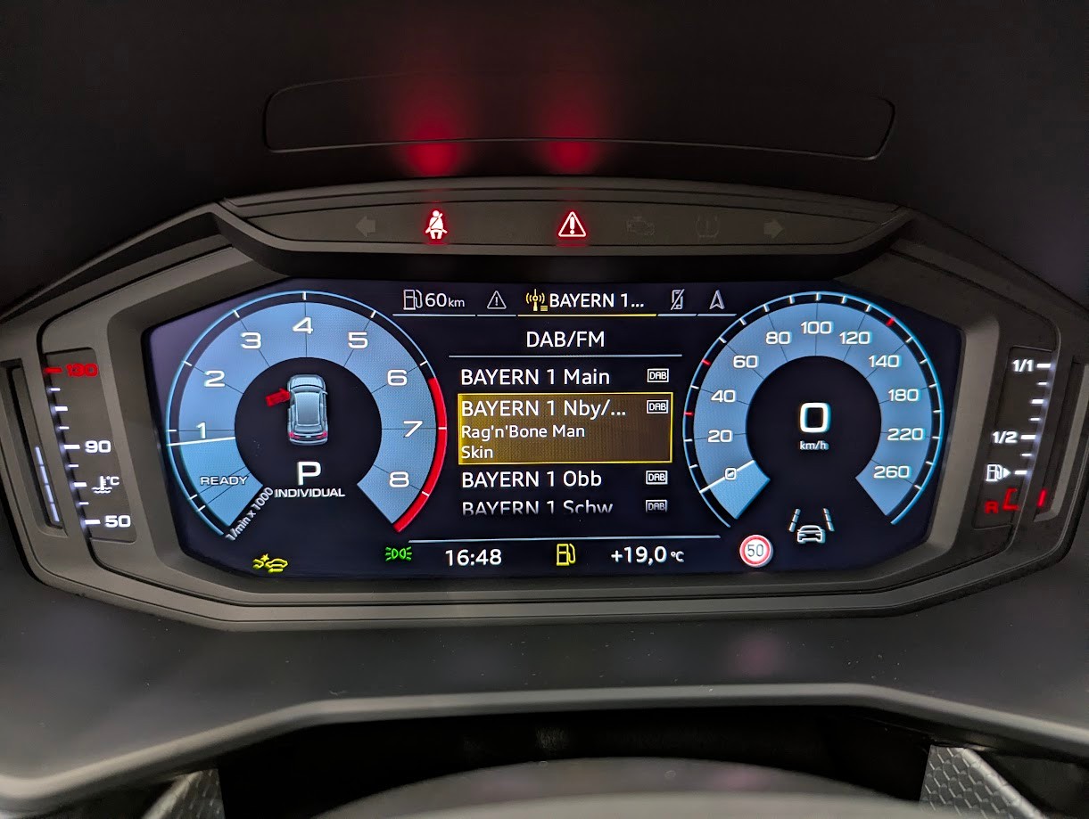 AUDI A1 Sportback 2.0 40 TFSI S Line S-Tronic*5J GAR S-LINE KOMPLETT VOLL-LED DÄMPFER NAVI+ ACC KEYLESS*-image-9