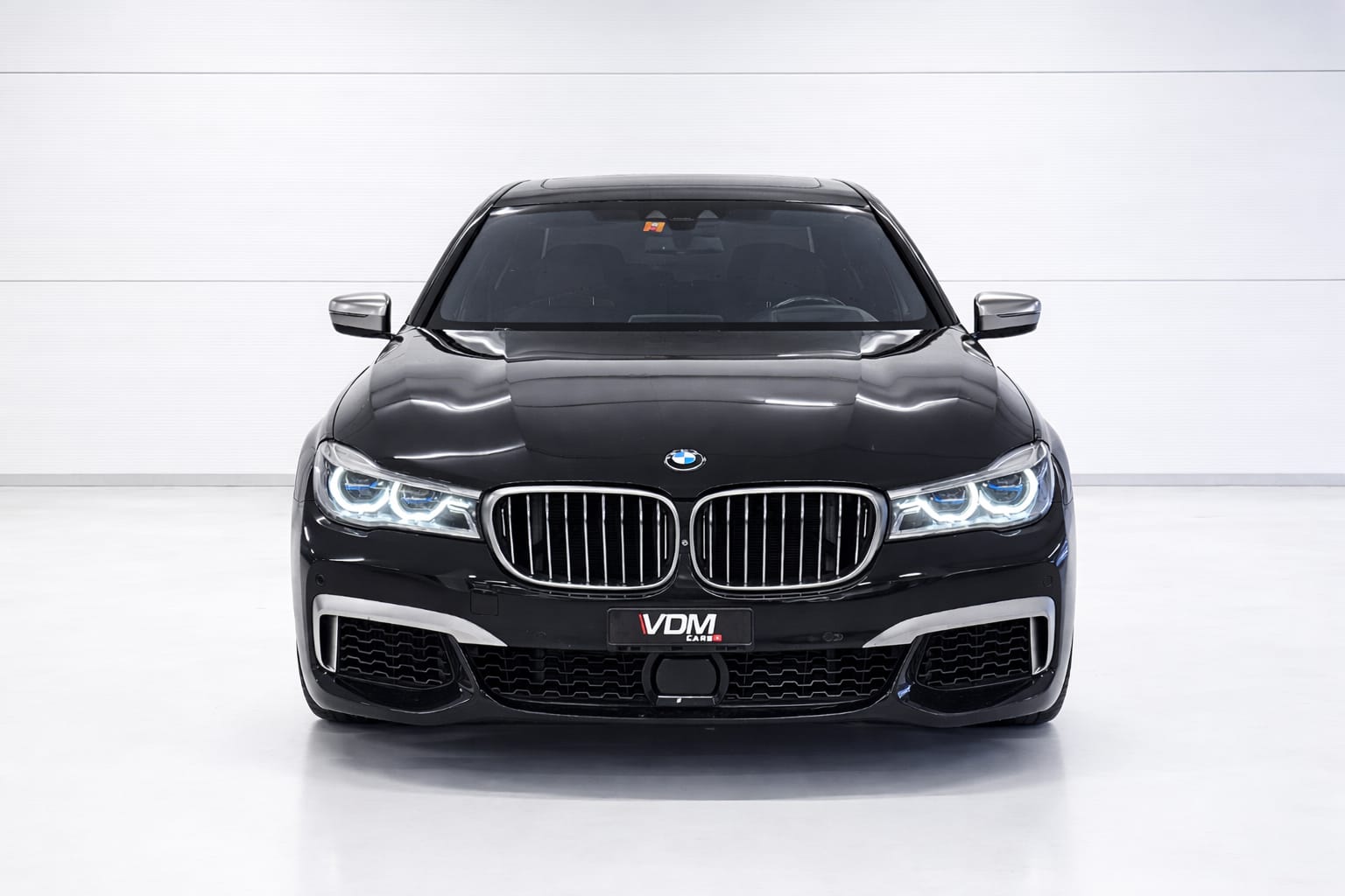 BMW M760Li xDrive Steptronic *CH-Fahrzeug* *Vollausstattung* *Leasing ohne Anzahlung ab 720.--showroom-element-1