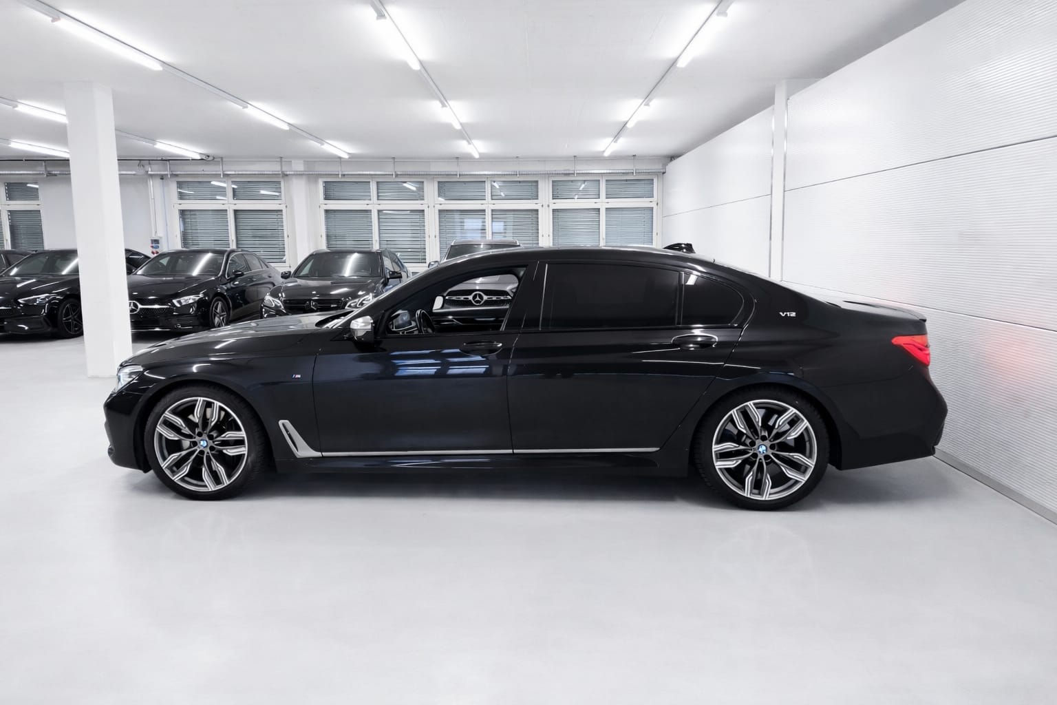 BMW M760Li xDrive Steptronic *CH-Fahrzeug* *Vollausstattung* *Leasing ohne Anzahlung ab 720.--showroom-element-3