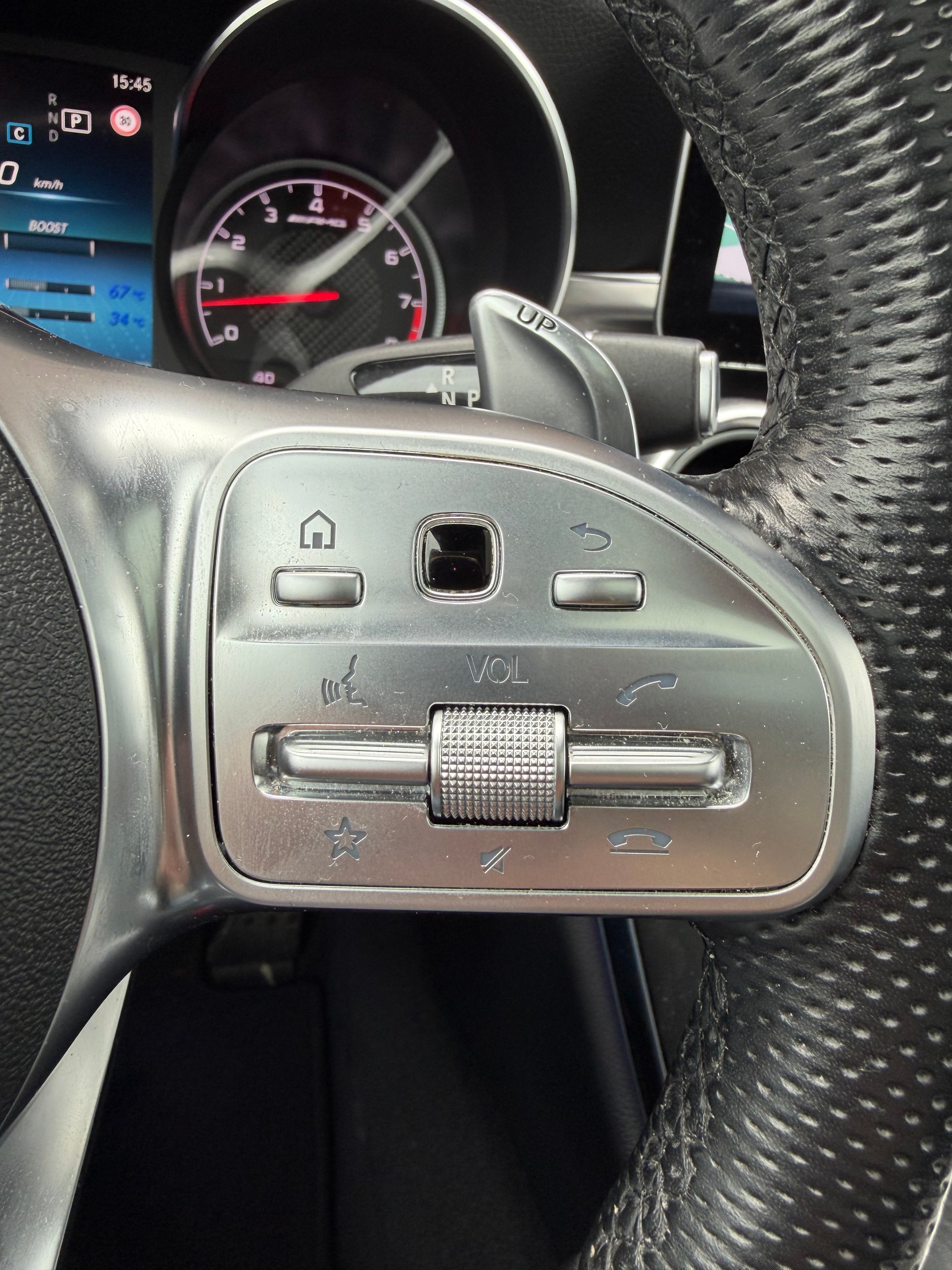 MERCEDES-BENZ C 63 AMG-image-11