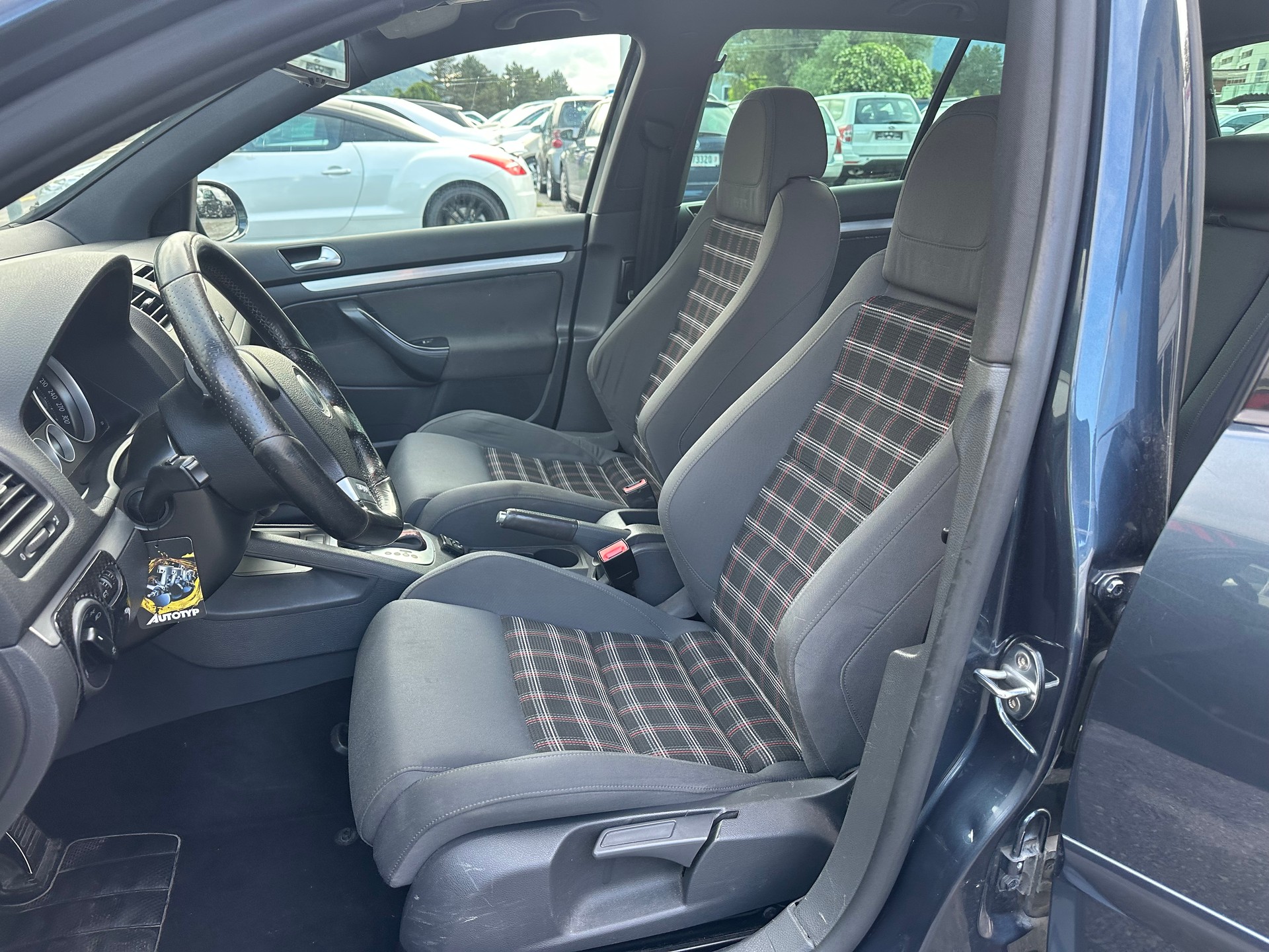 VW Golf 2.0 TFSI GTI-image-8