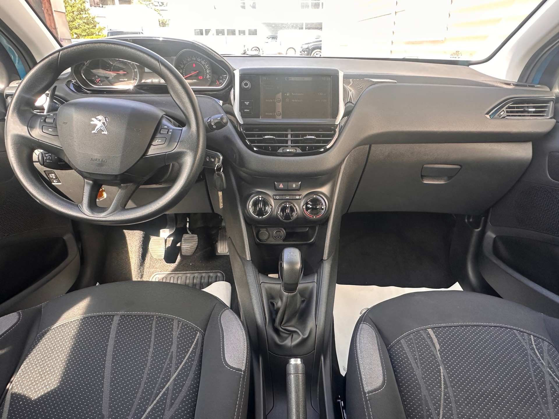 PEUGEOT 208 1.2 VTI Active-image-12