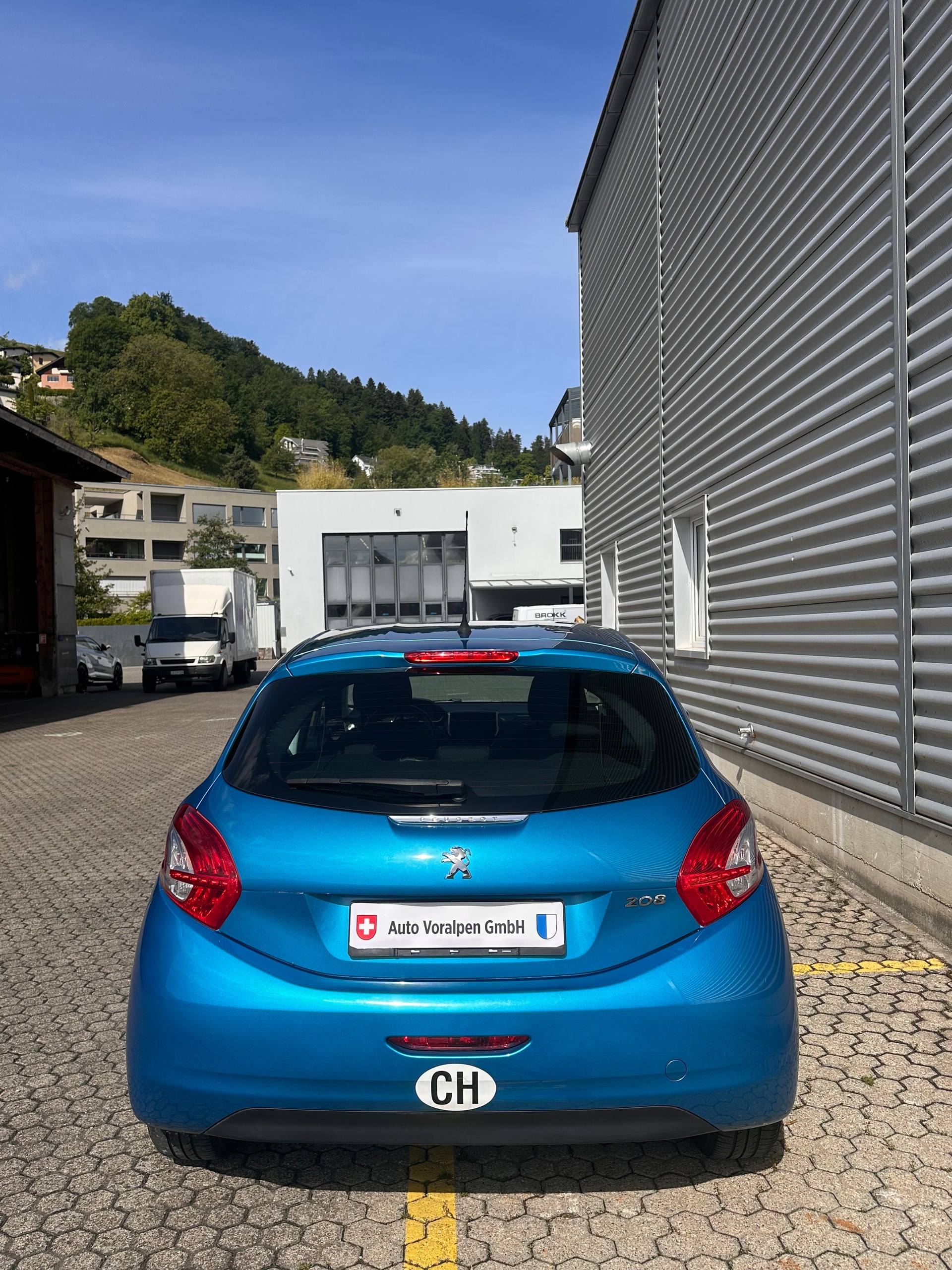 PEUGEOT 208 1.2 VTI Active-image-4