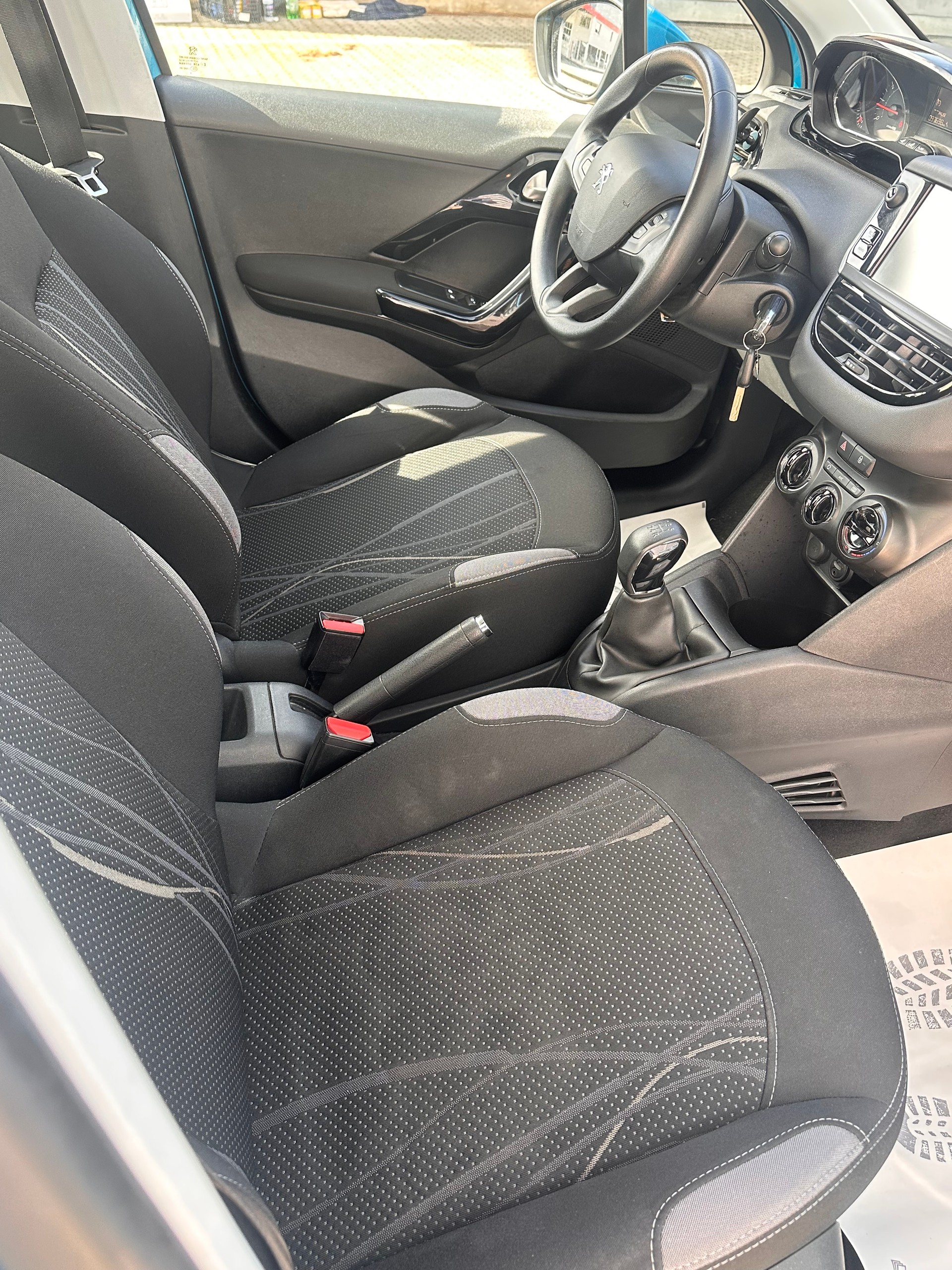 PEUGEOT 208 1.2 VTI Active-image-8