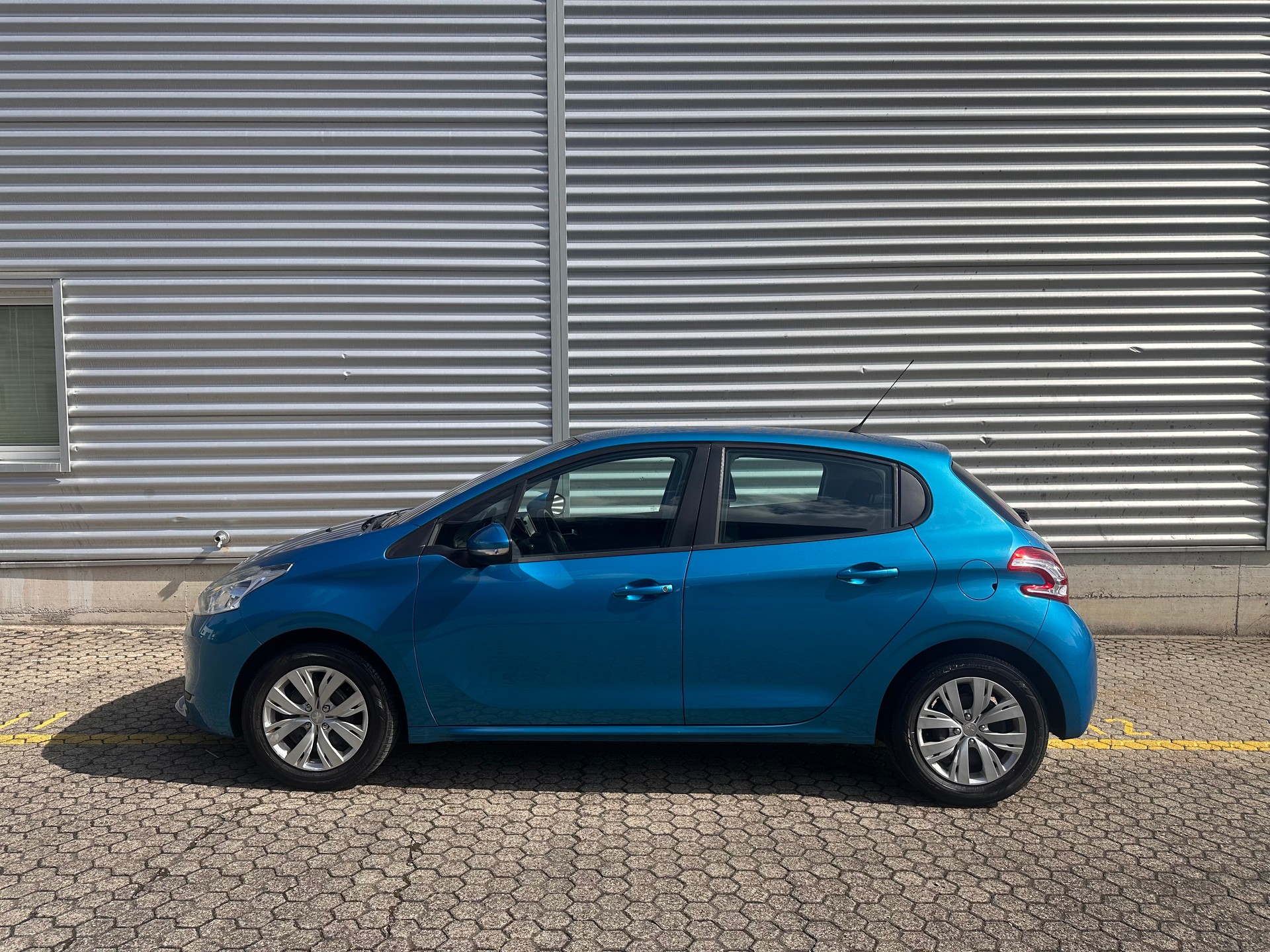 PEUGEOT 208 1.2 VTI Active-image-3