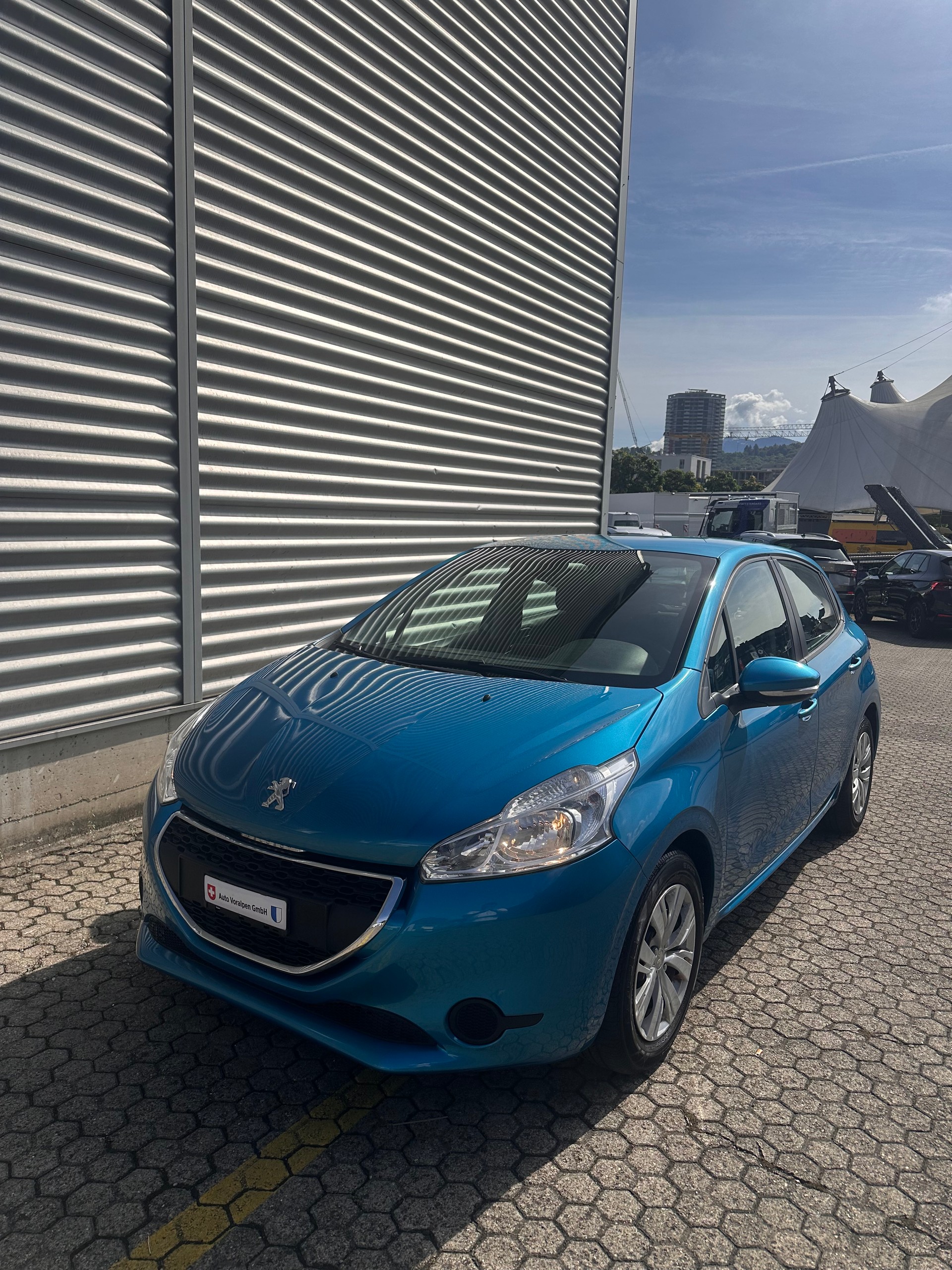 PEUGEOT 208 1.2 VTI Active-image-1