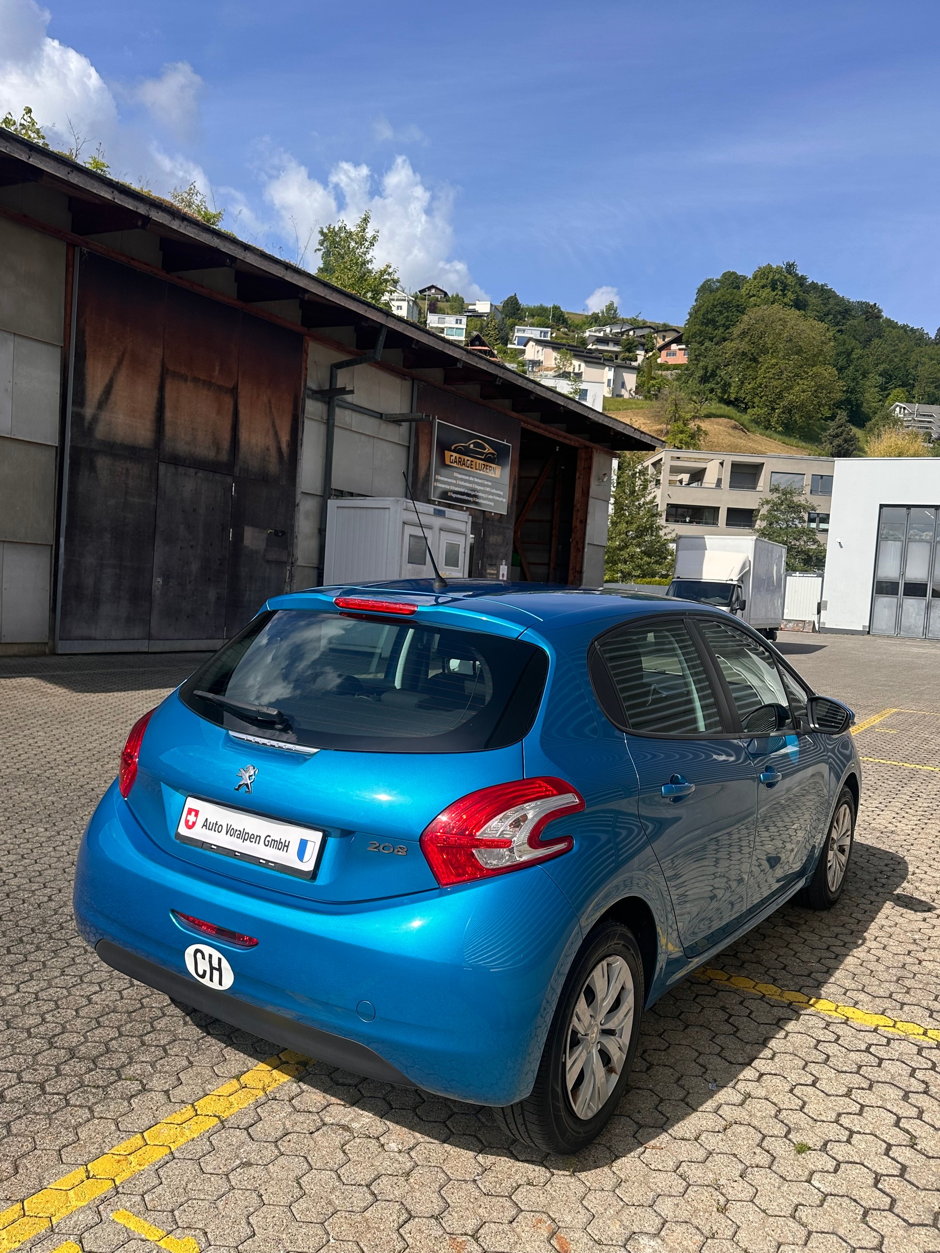 PEUGEOT 208 1.2 VTI Active-image-6