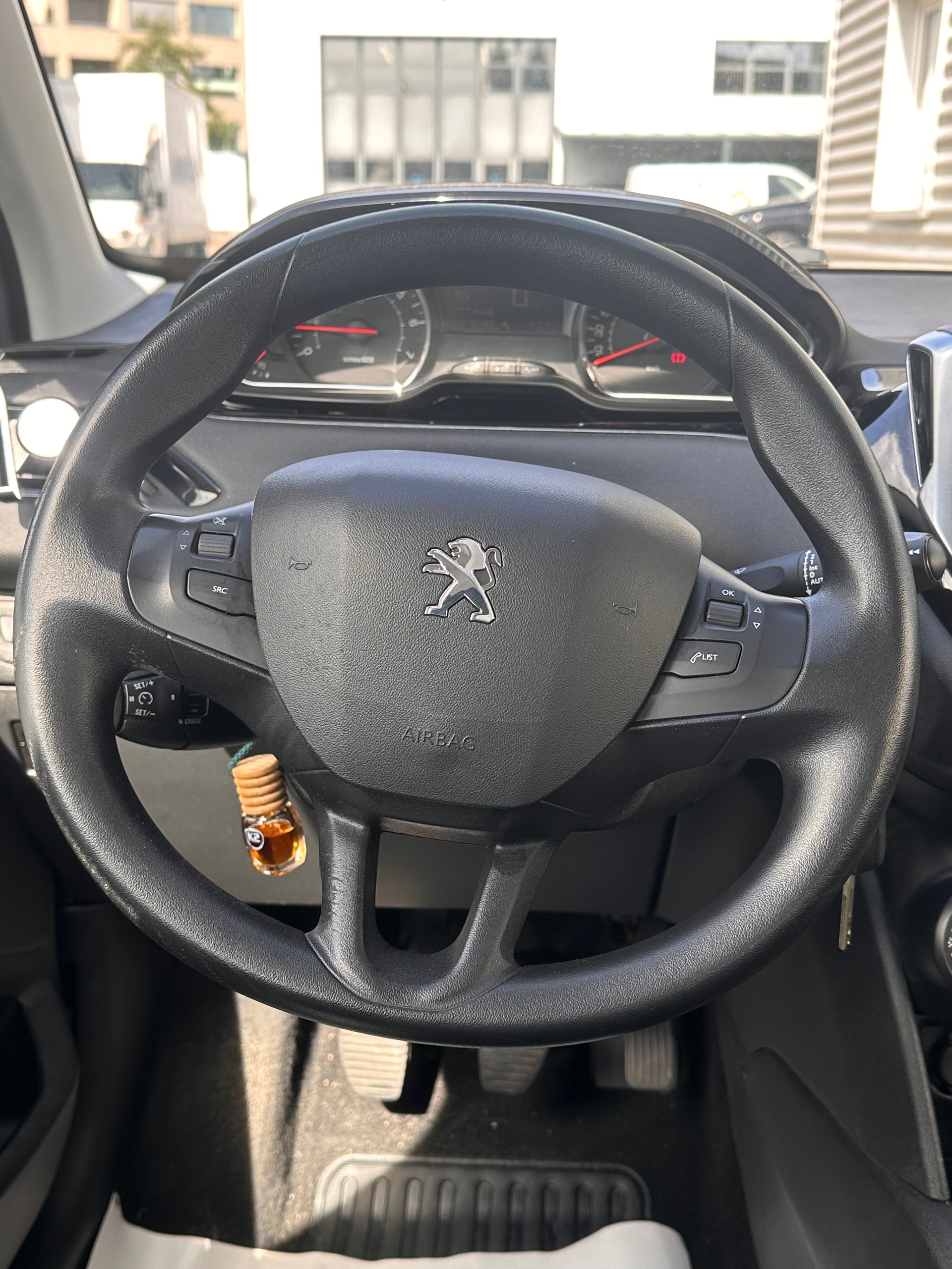 PEUGEOT 208 1.2 VTI Active-image-13