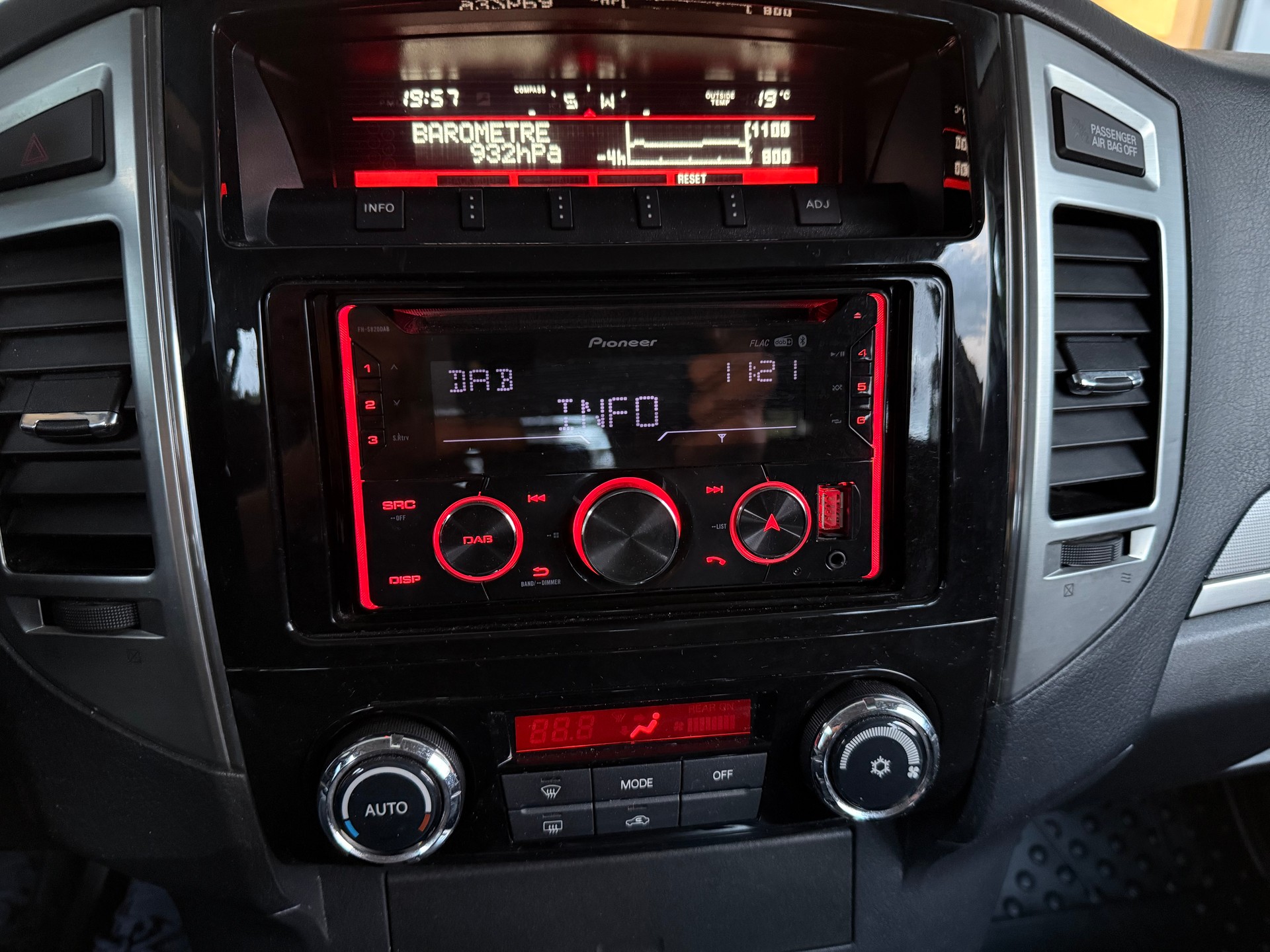 MITSUBISHI Pajero 3.2 DI-D Value Automatic-image-5