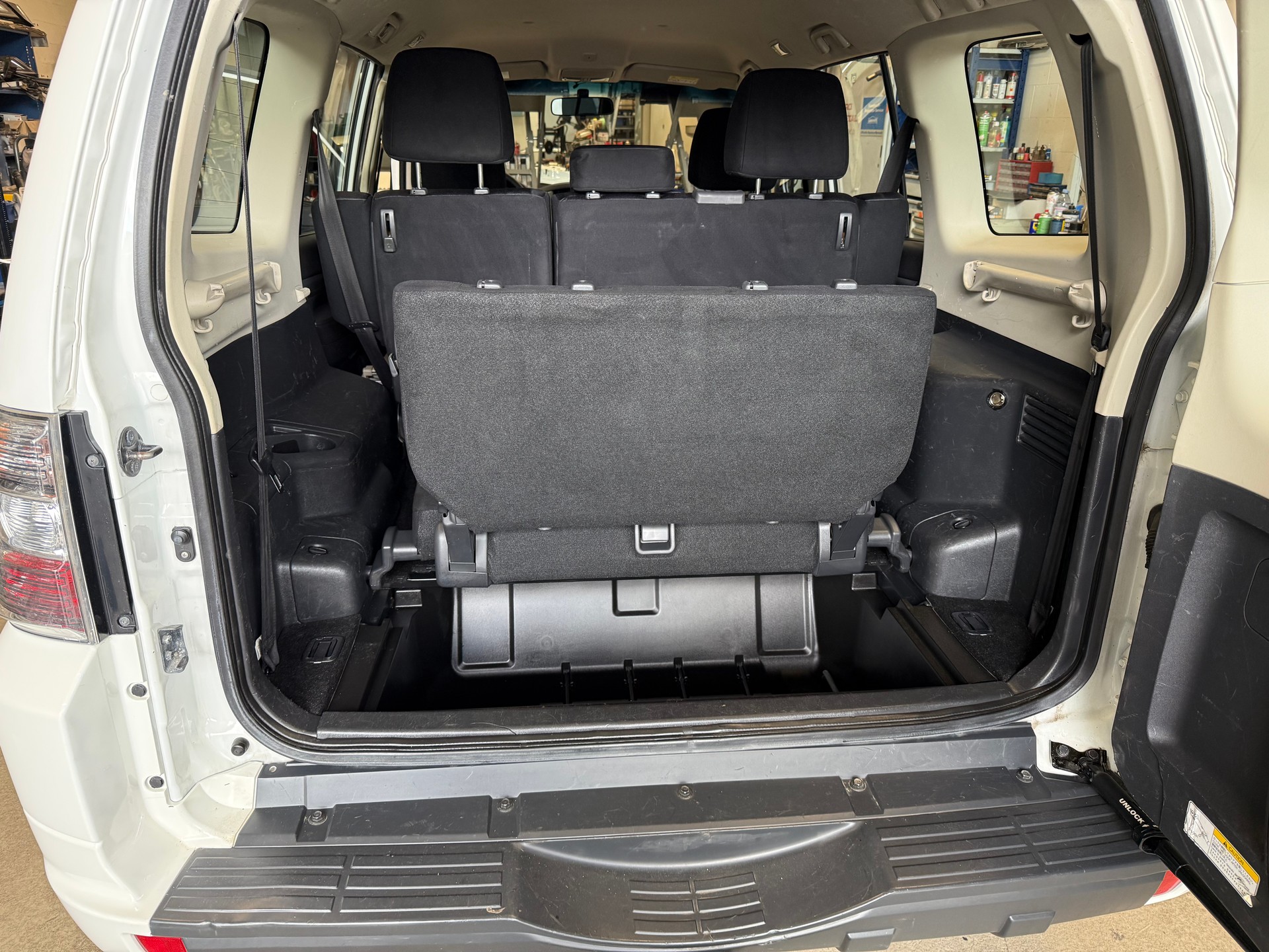 MITSUBISHI Pajero 3.2 DI-D Value Automatic-image-4