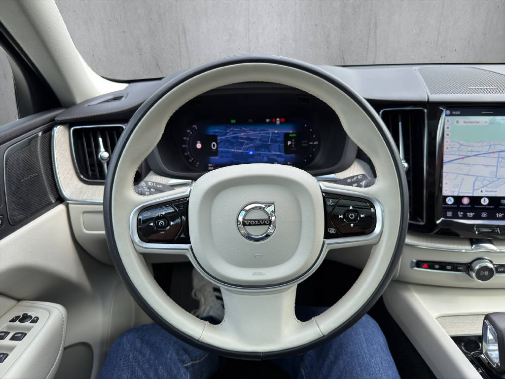 VOLVO XC60 2.0 T6 TE Ultimate Dark eAWD-image-8