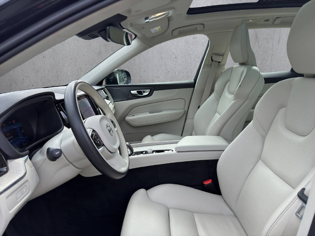 VOLVO XC60 2.0 T6 TE Ultimate Dark eAWD-image-7