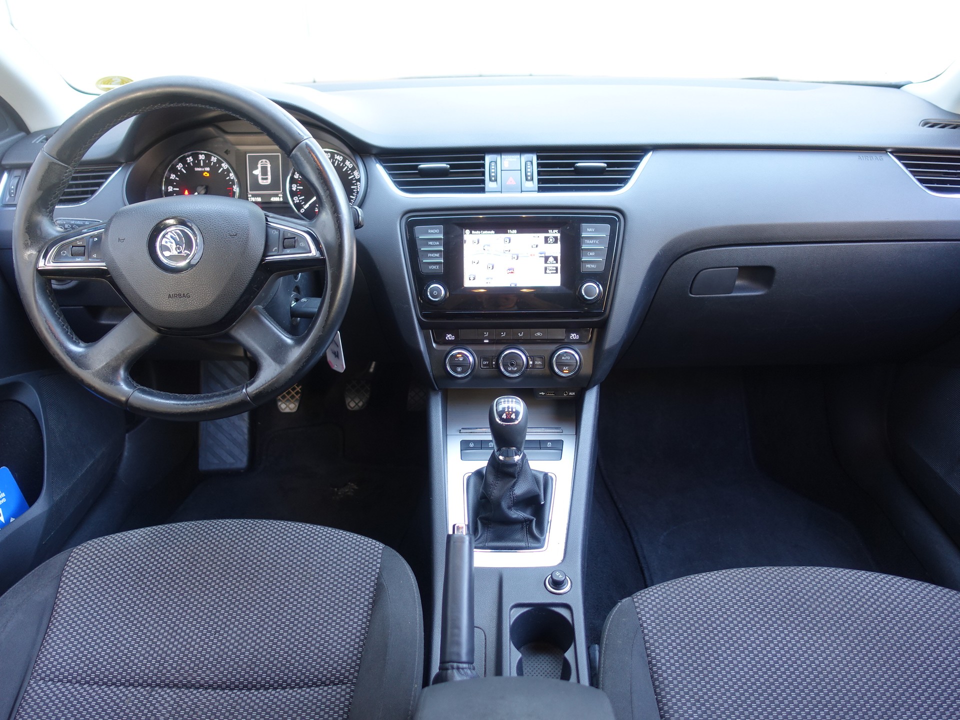 SKODA Octavia Combi 1.6 TDI Ambition 4x4-image-10