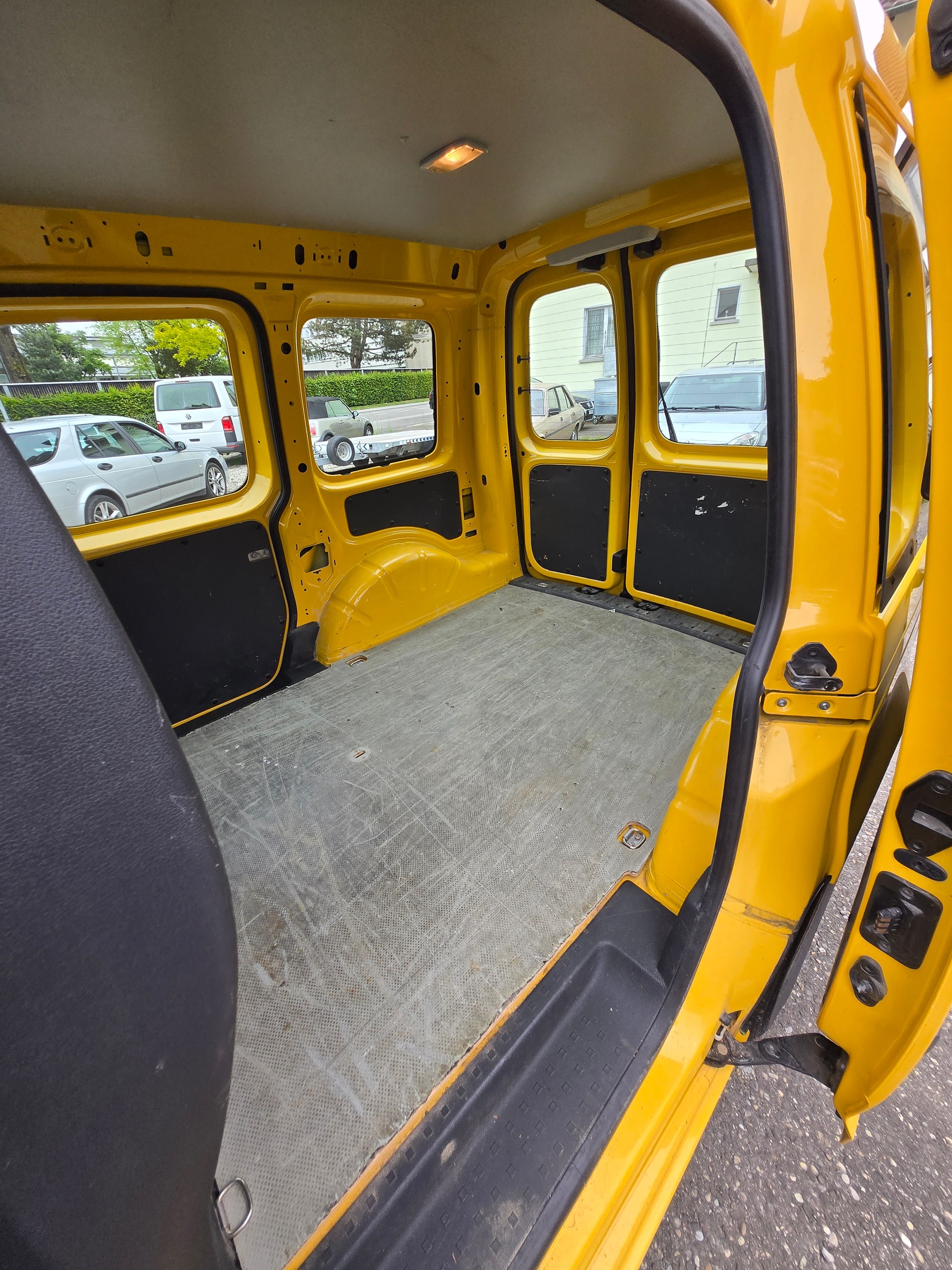 VW Lieferwagen-image-12
