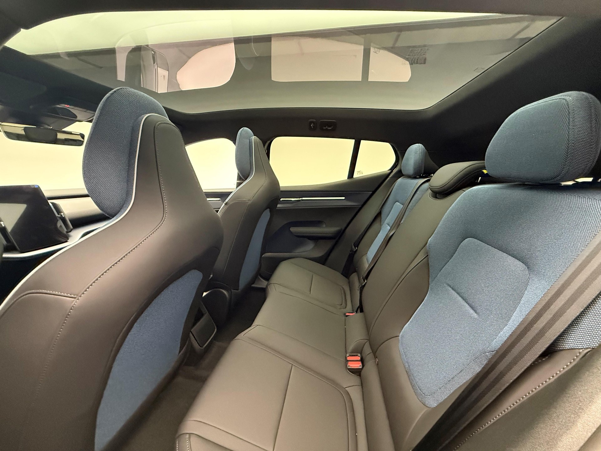 VOLVO EX30 CC E60 Twin Performance AWD-image-8