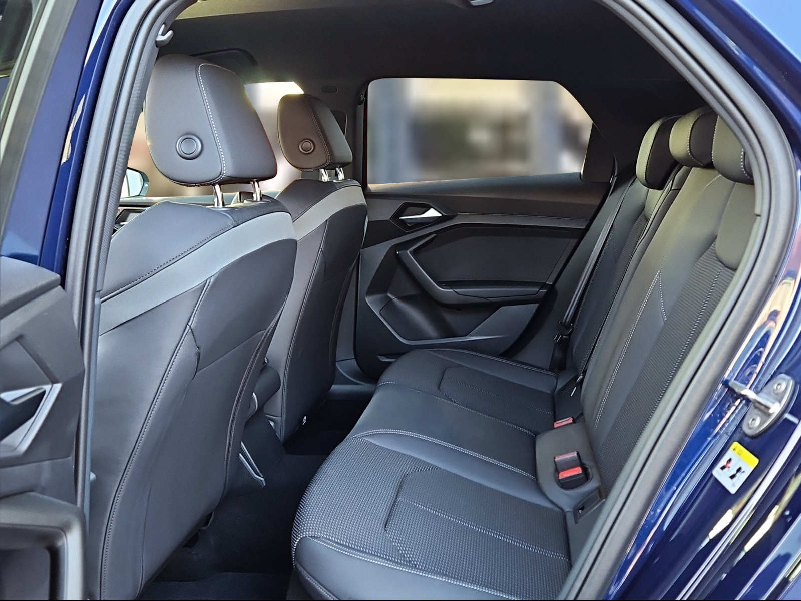 AUDI A1 Sportback 30 TFSI S Line S-tronic Navarablau Metallic-image-9