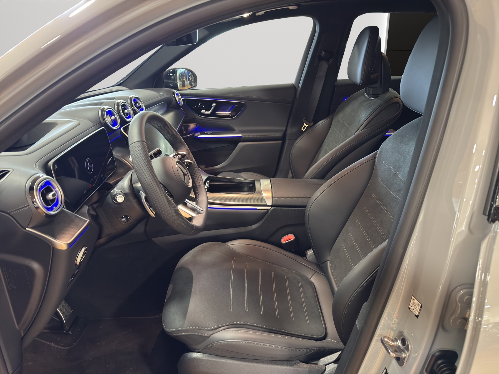 MERCEDES-BENZ GLC 300 e 4Matic EQ Star 9G-Tronic-showroom-element-3